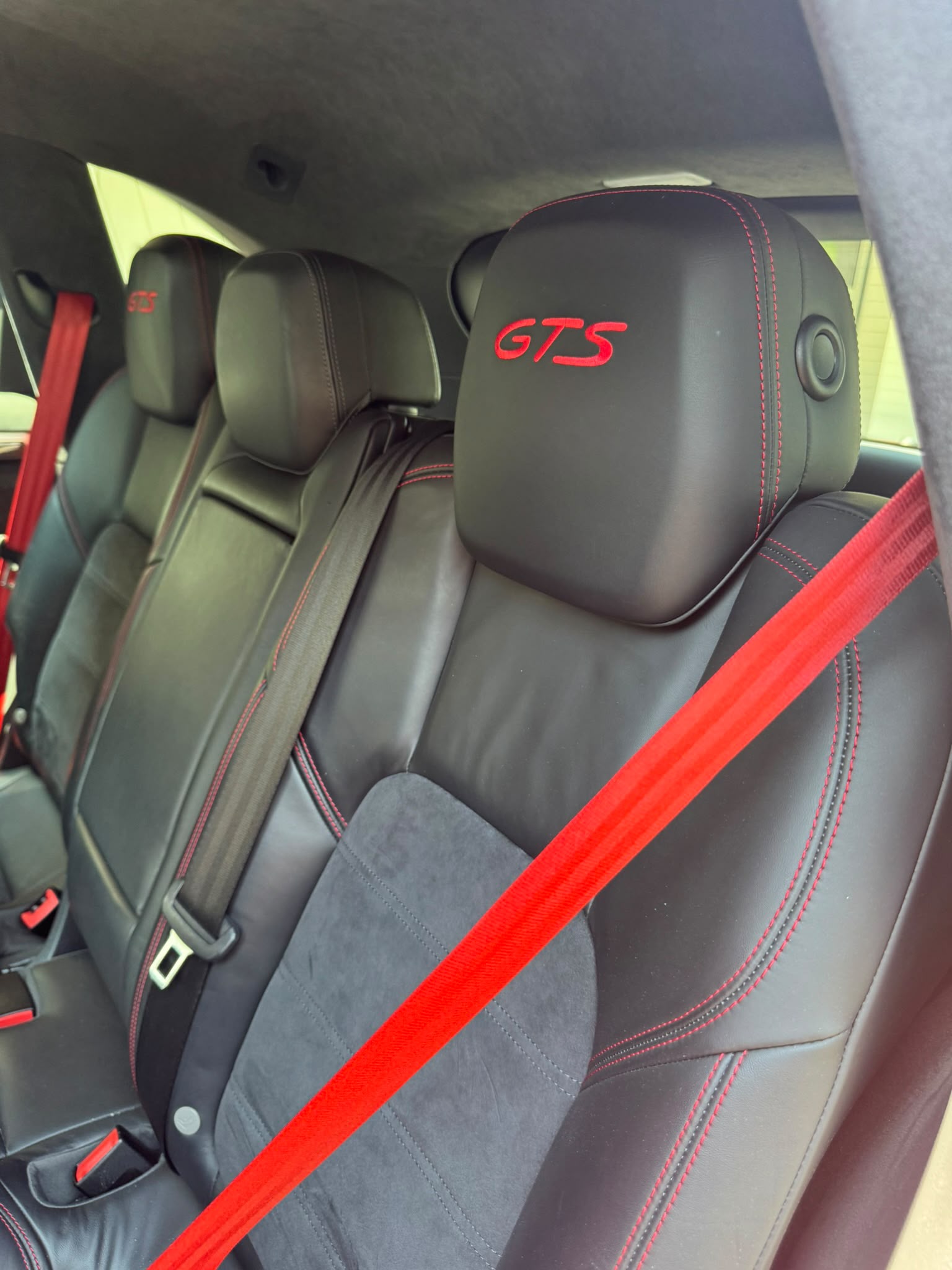 PORSCHE GTS-image-10