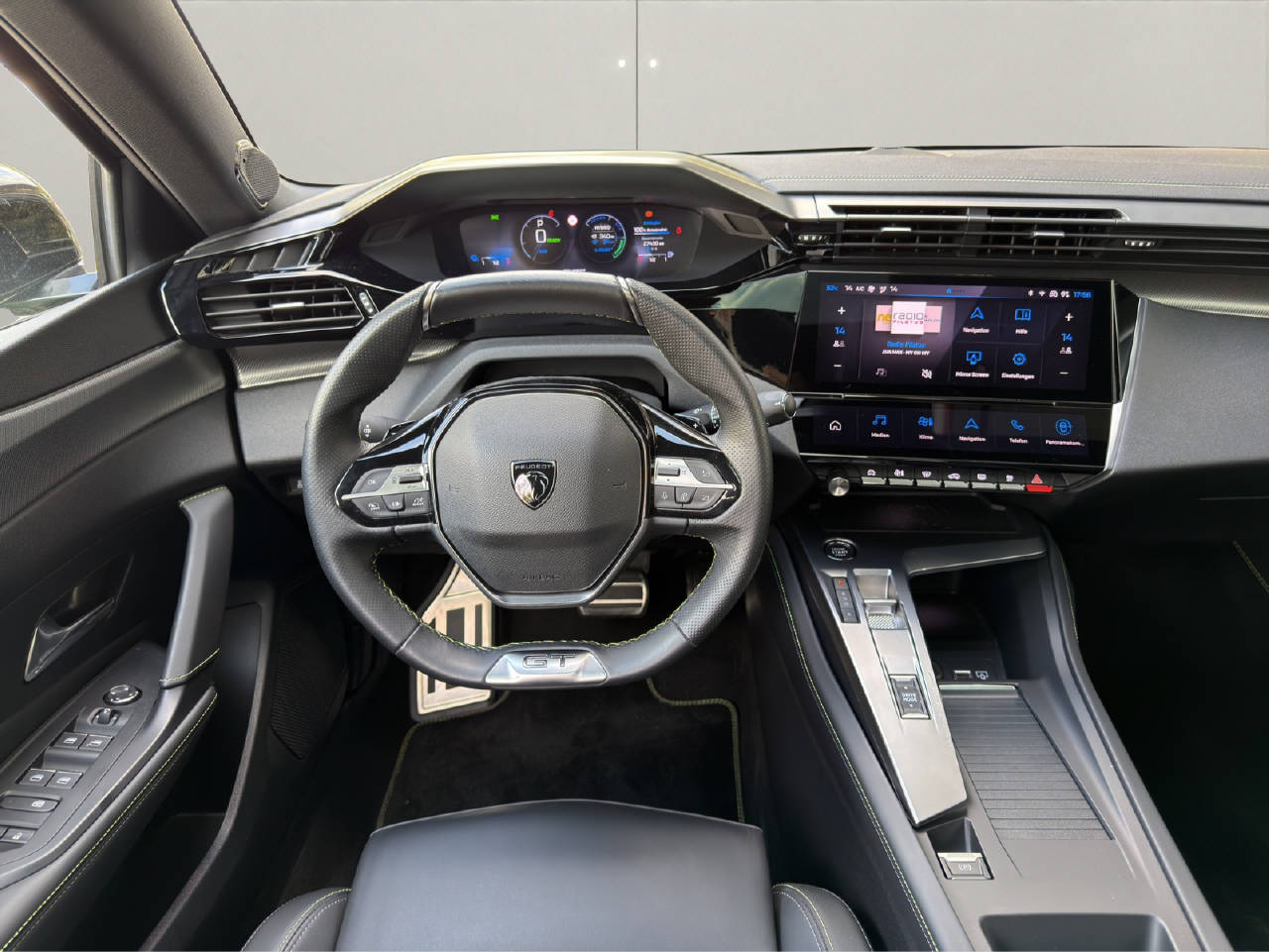 PEUGEOT 308 1.6 PHEV 225 GT Pack-image-4