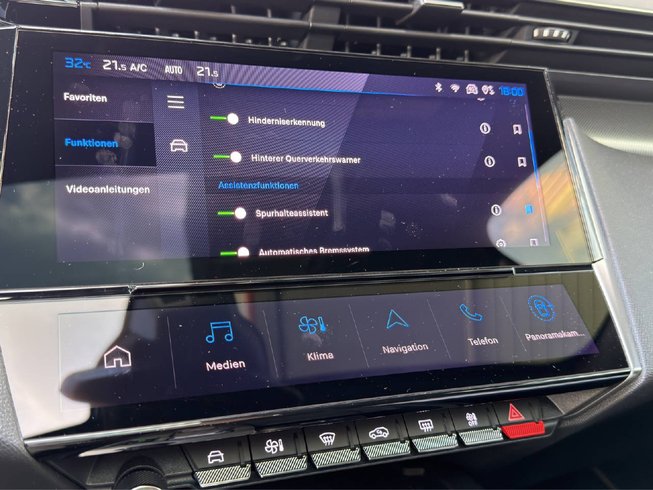 PEUGEOT 308 1.6 PHEV 225 GT Pack-image-19