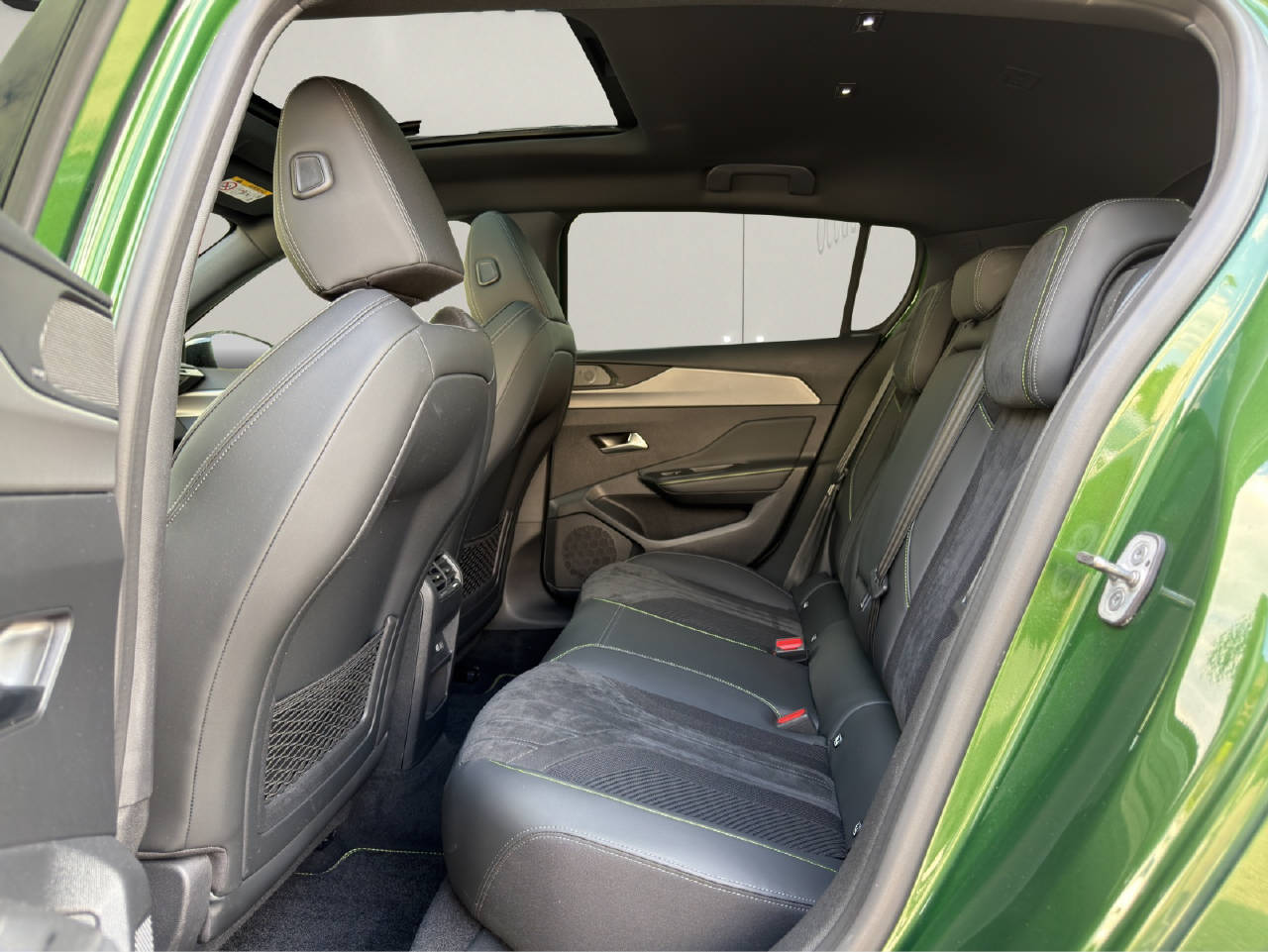 PEUGEOT 308 1.6 PHEV 225 GT Pack-image-9