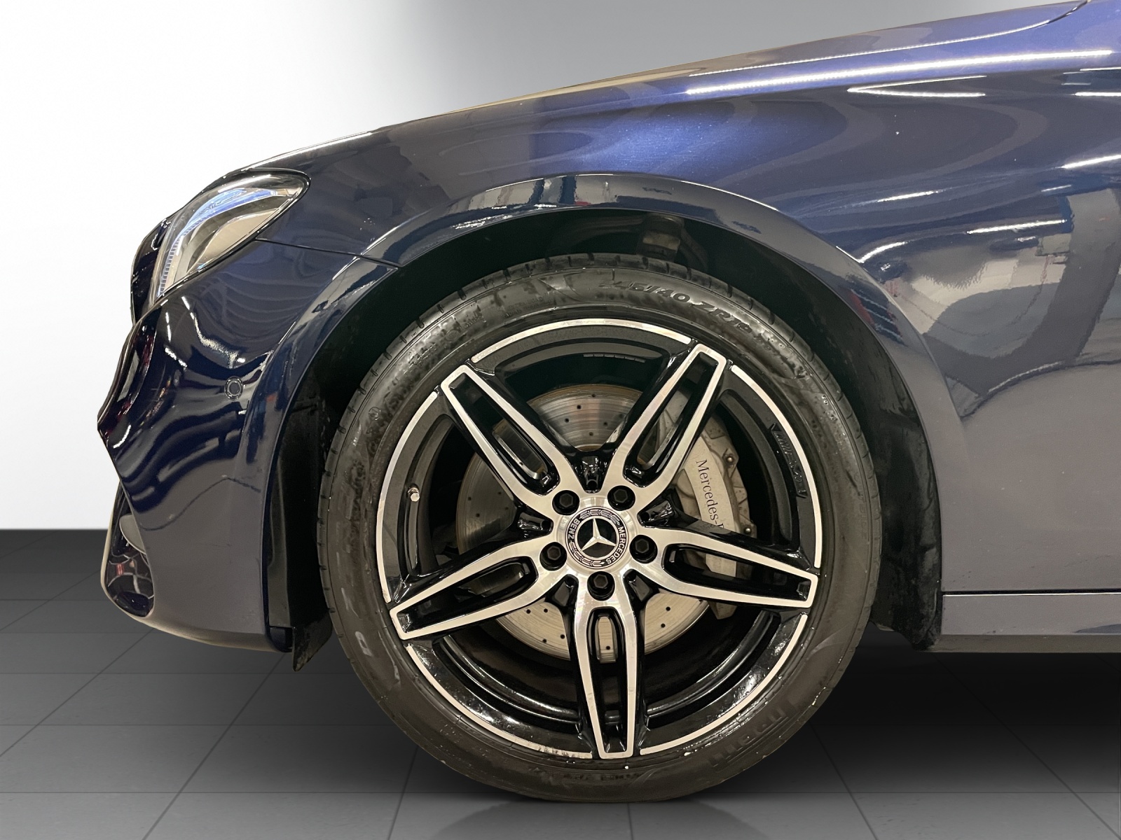 MERCEDES-BENZ E 400 Avantgarde 7G-Tronic-image-6