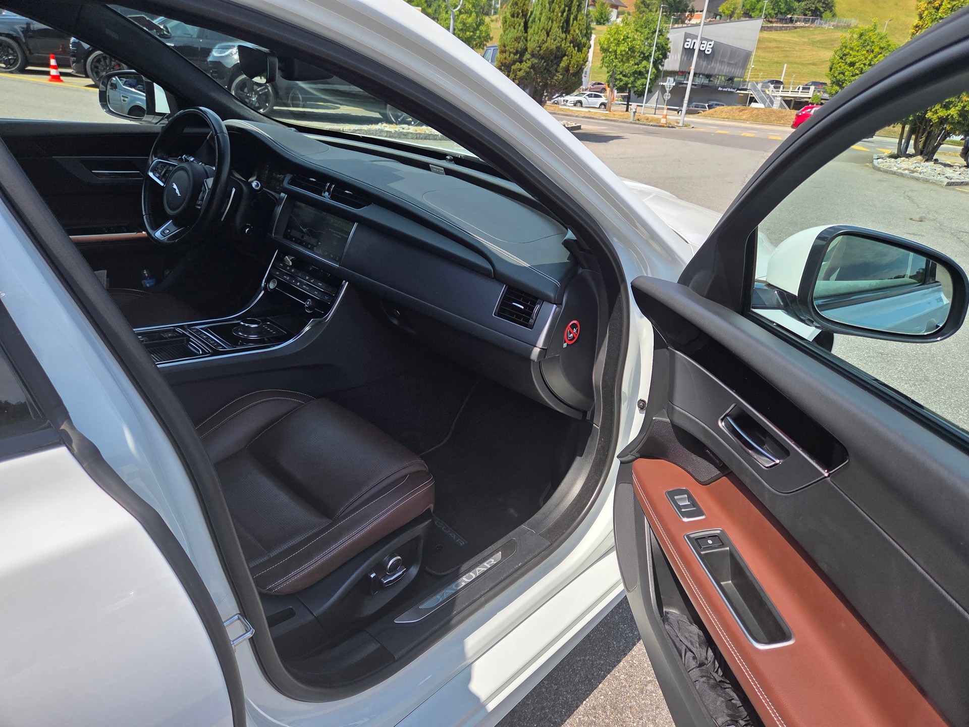 JAGUAR 2.0 D 240 R-Sport AWD-image-5