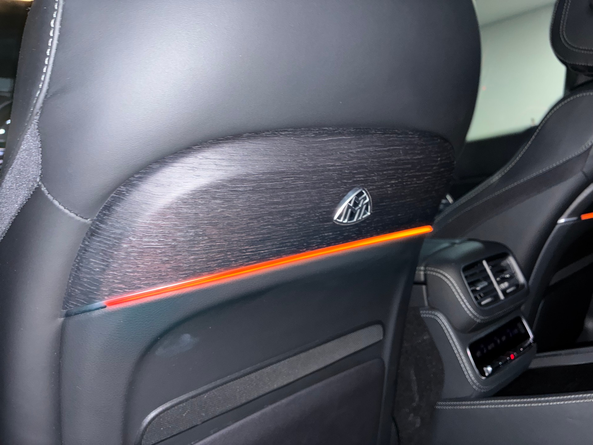 MERCEDES-BENZ GLS Maybach 600 9G-Tronic-image-15