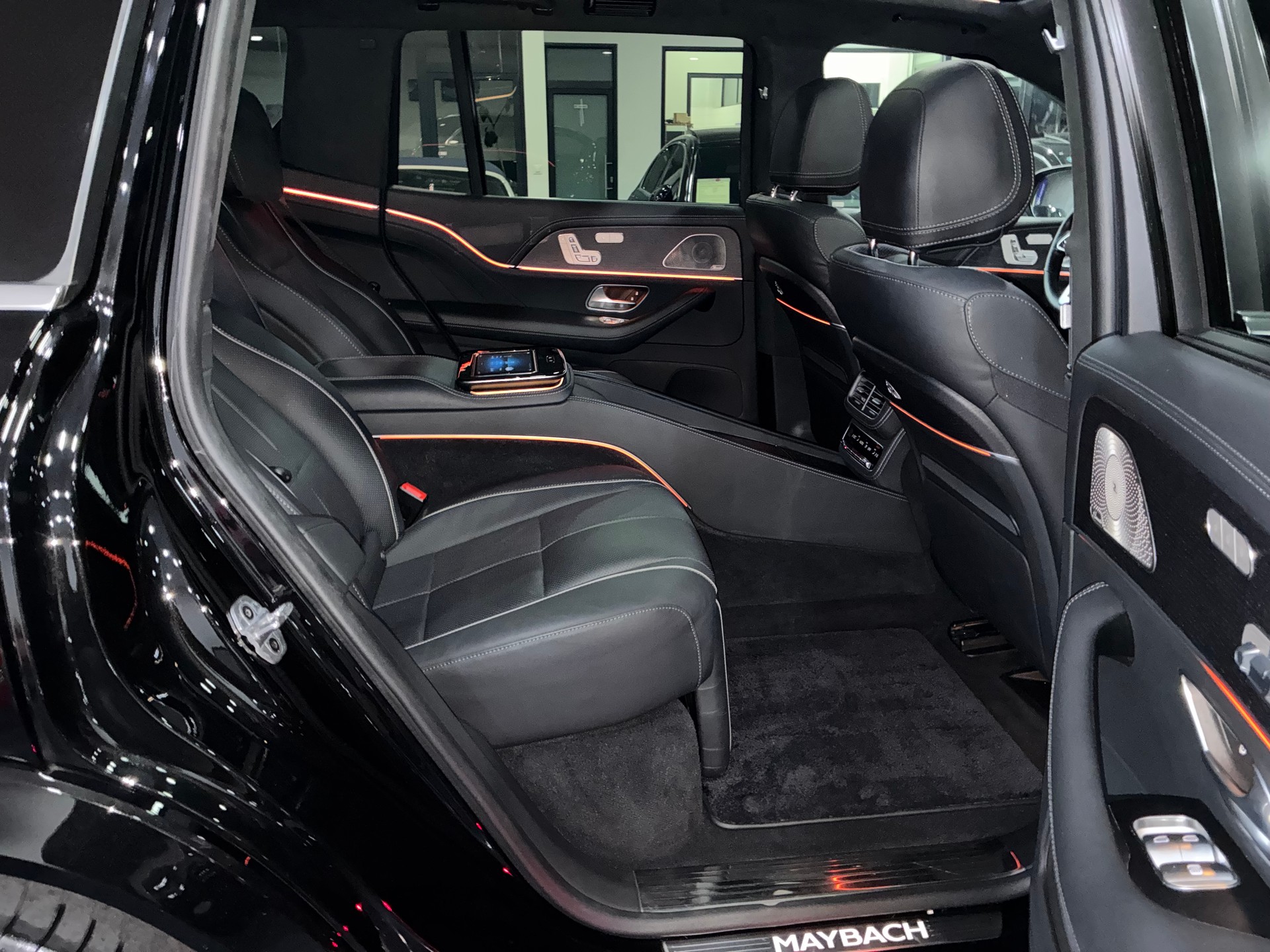 MERCEDES-BENZ GLS Maybach 600 9G-Tronic-image-12