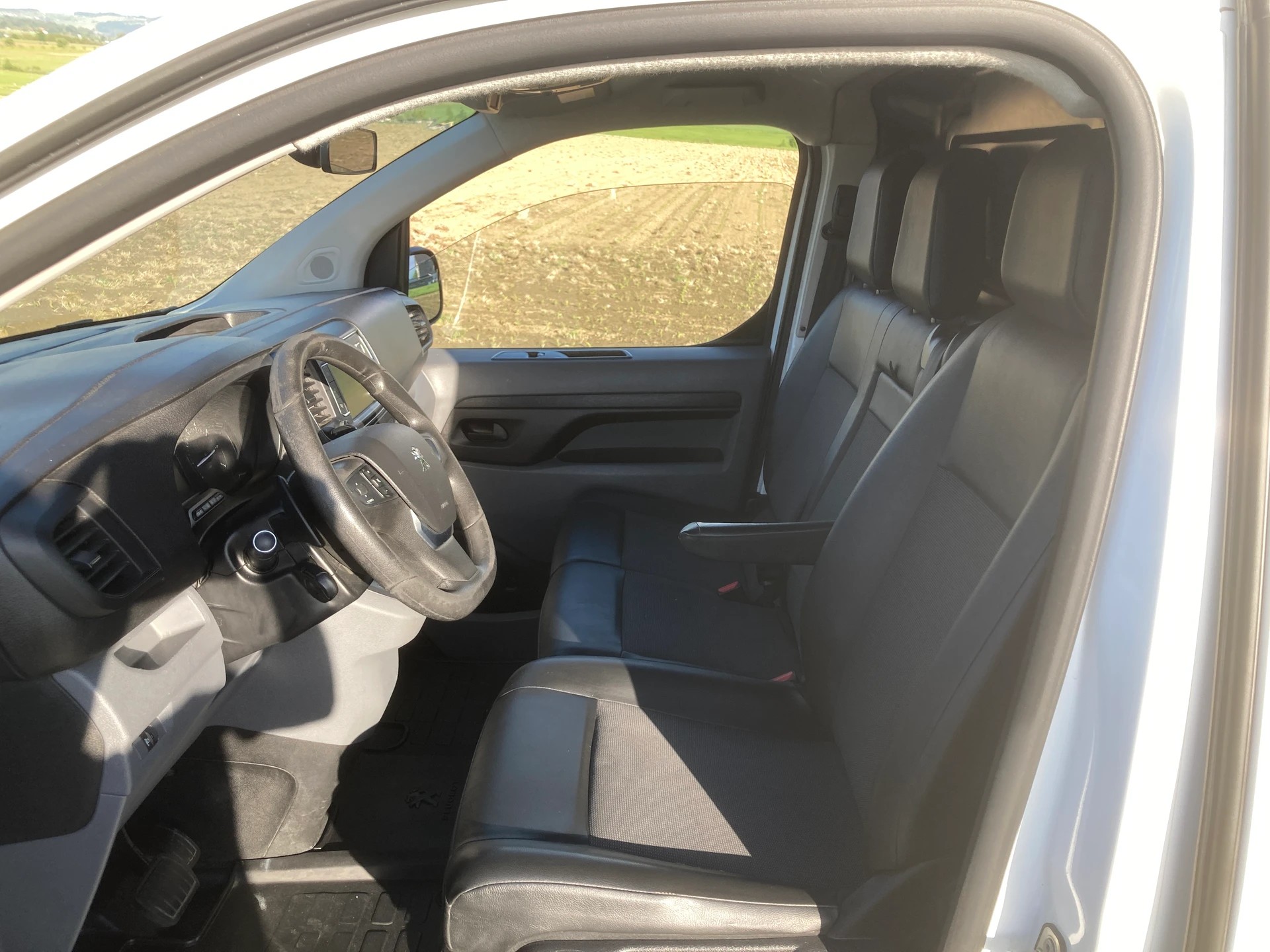PEUGEOT Expert 2.0 BlueHDi 180 S&S Allure Compact EAT8 mit Anhängerkupplung-image-8
