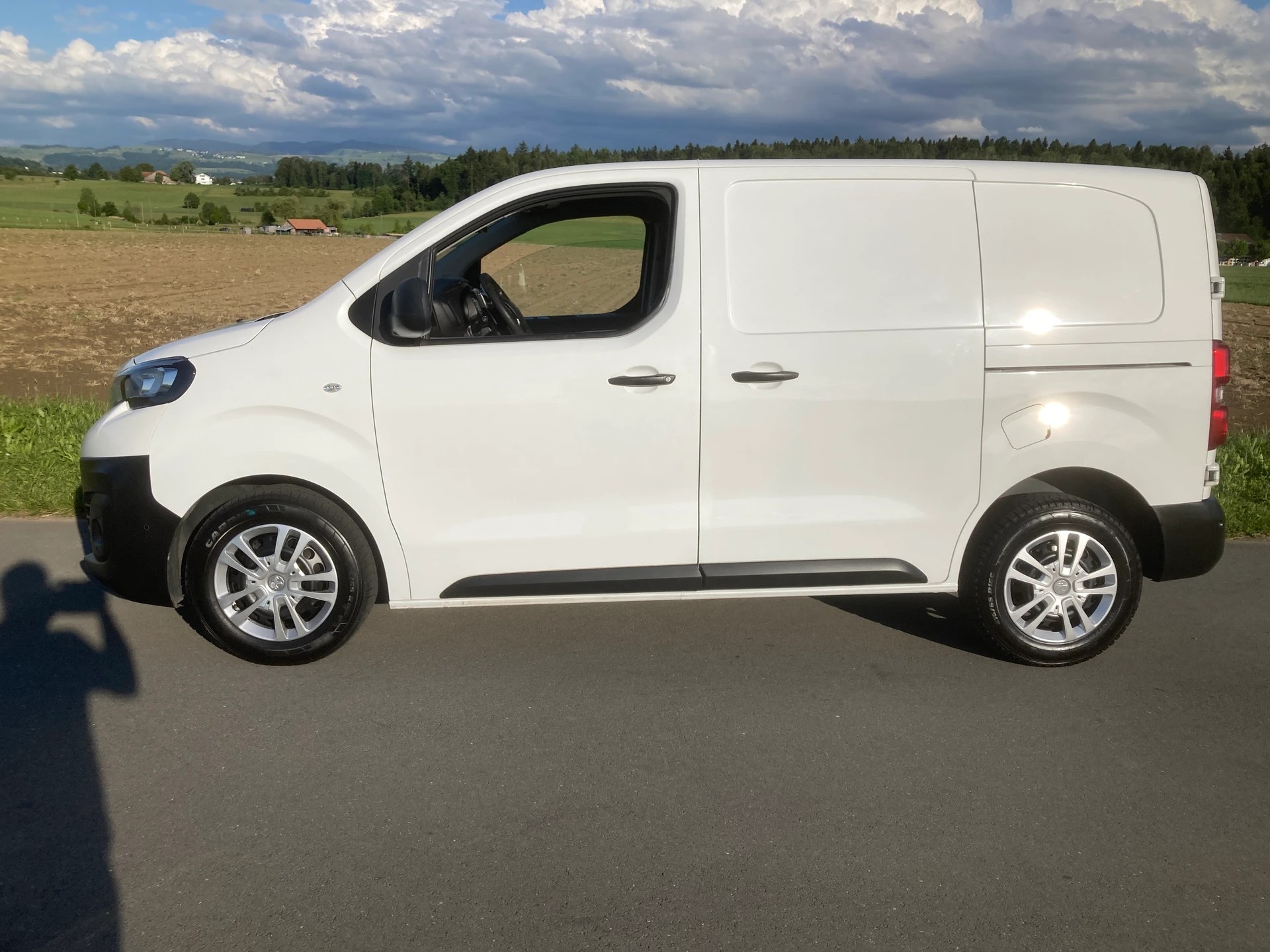 PEUGEOT Expert 2.0 BlueHDi 180 S&S Allure Compact EAT8 mit Anhängerkupplung-image-4