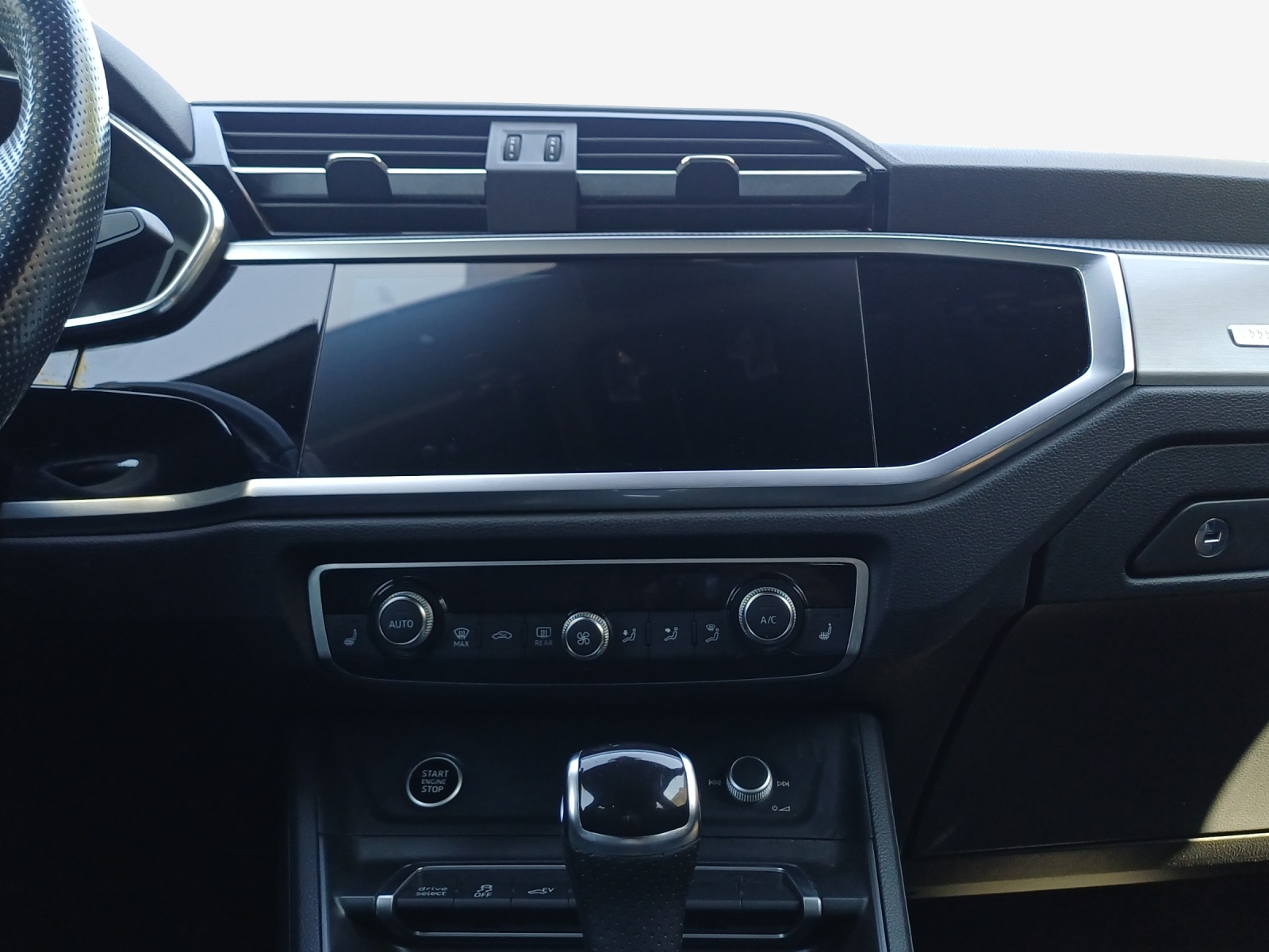 AUDI Q3 45 TFSI e S line S-tronic-image-11