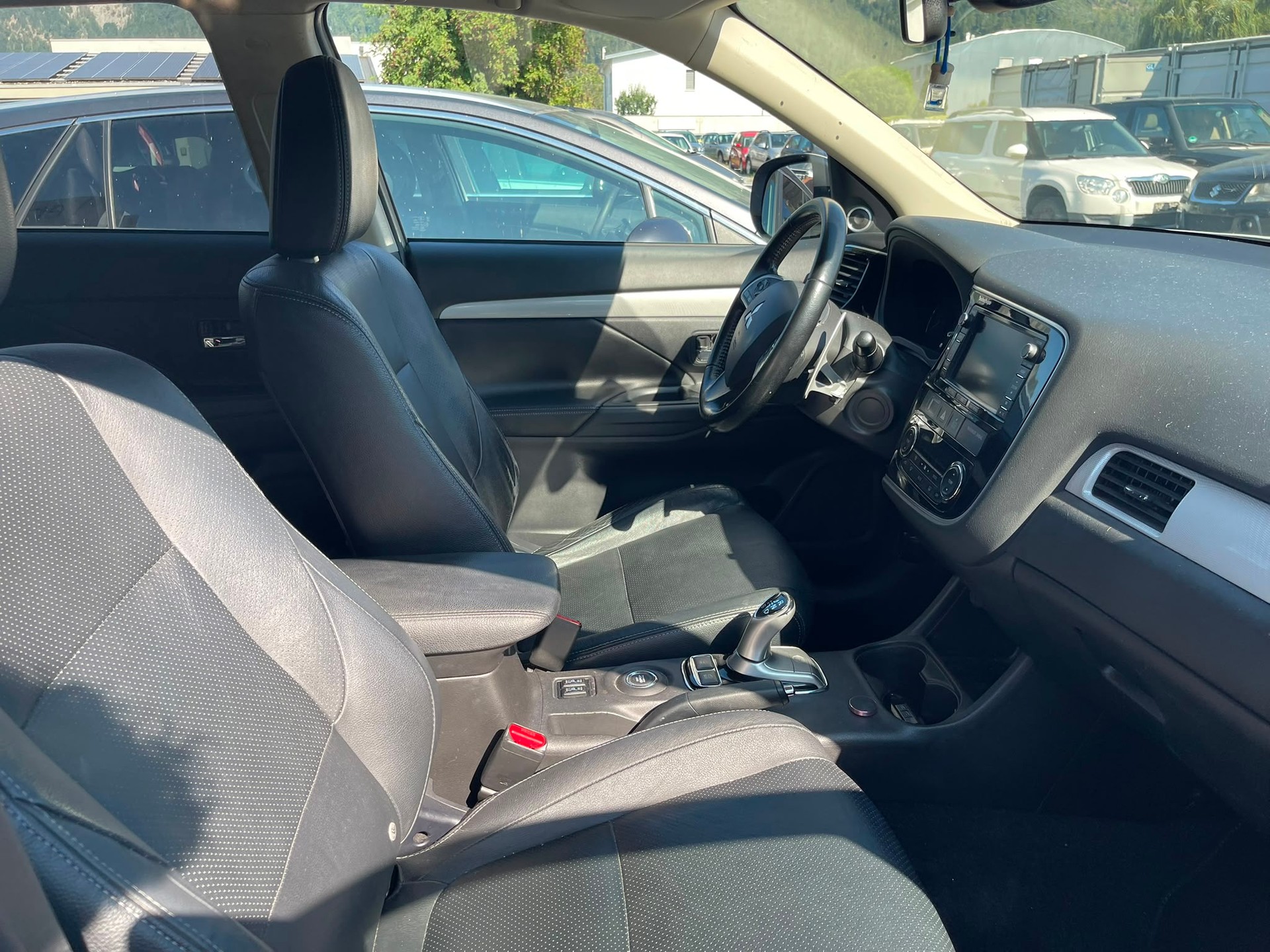 MITSUBISHI Outlander 2.0 PHEV-image-9