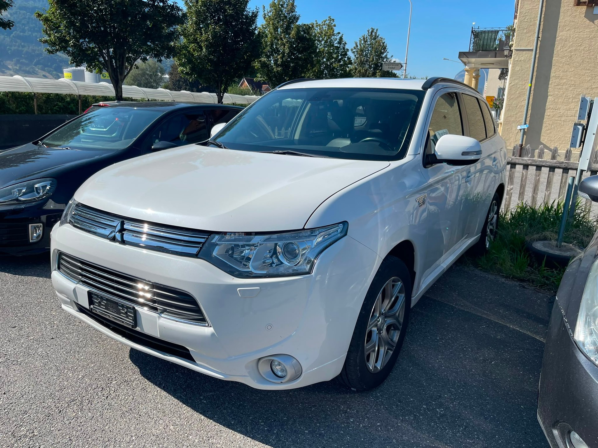 MITSUBISHI Outlander 2.0 PHEV-image-1