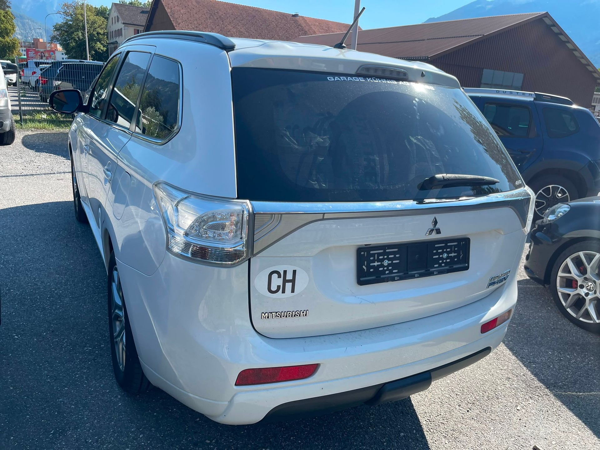 MITSUBISHI Outlander 2.0 PHEV-image-2