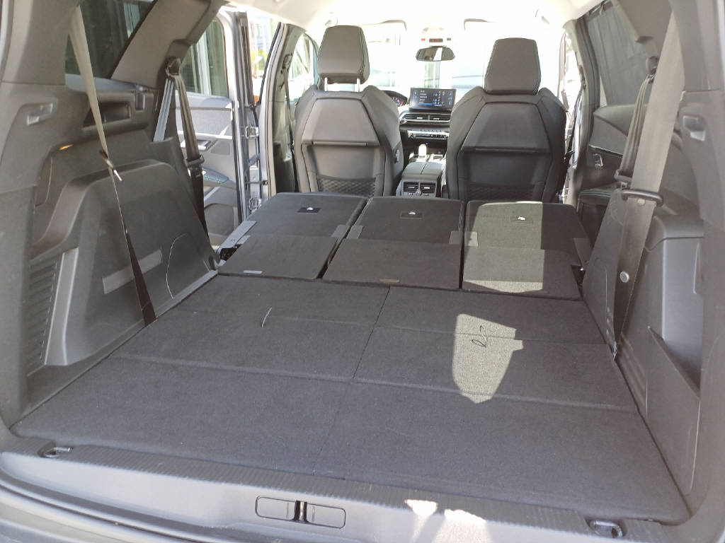 PEUGEOT 5008 1.2 PureTech Allure Pack-image-12