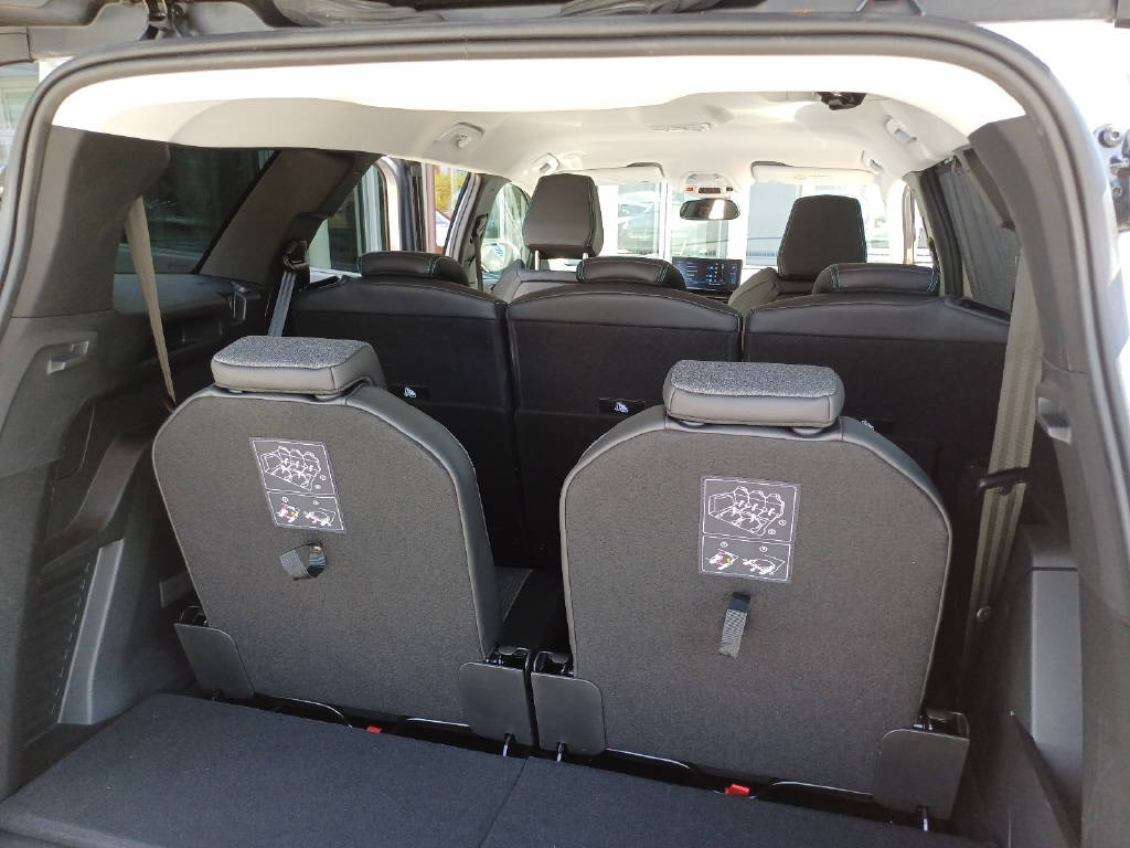 PEUGEOT 5008 1.2 PureTech Allure Pack-image-13