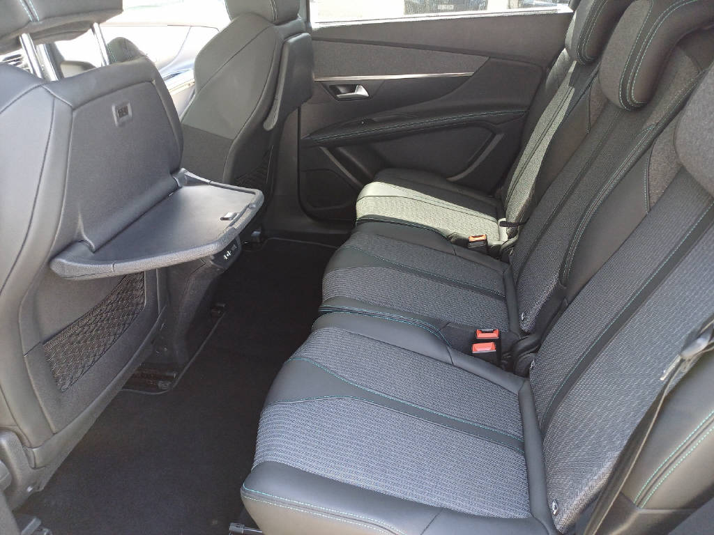 PEUGEOT 5008 1.2 PureTech Allure Pack-image-11