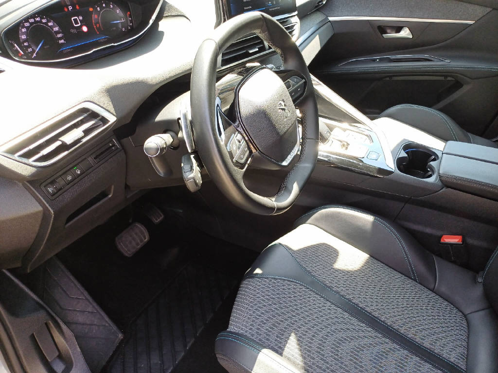 PEUGEOT 5008 1.2 PureTech Allure Pack-image-3