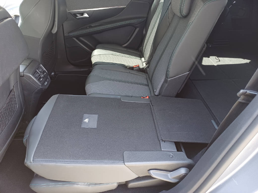 PEUGEOT 5008 1.2 PureTech Allure Pack-image-14