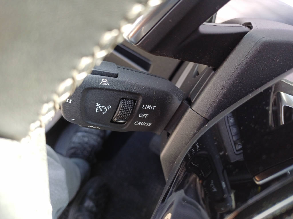 PEUGEOT 5008 1.2 PureTech Allure Pack-image-4