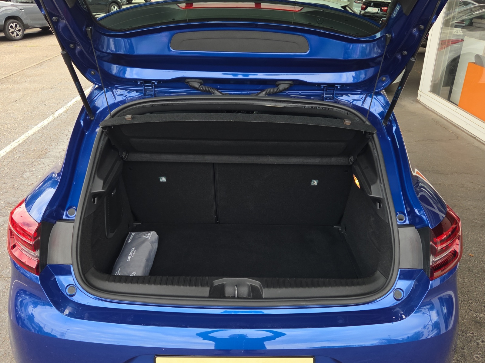 RENAULT Clio 1.3 Intens EDC-image-11