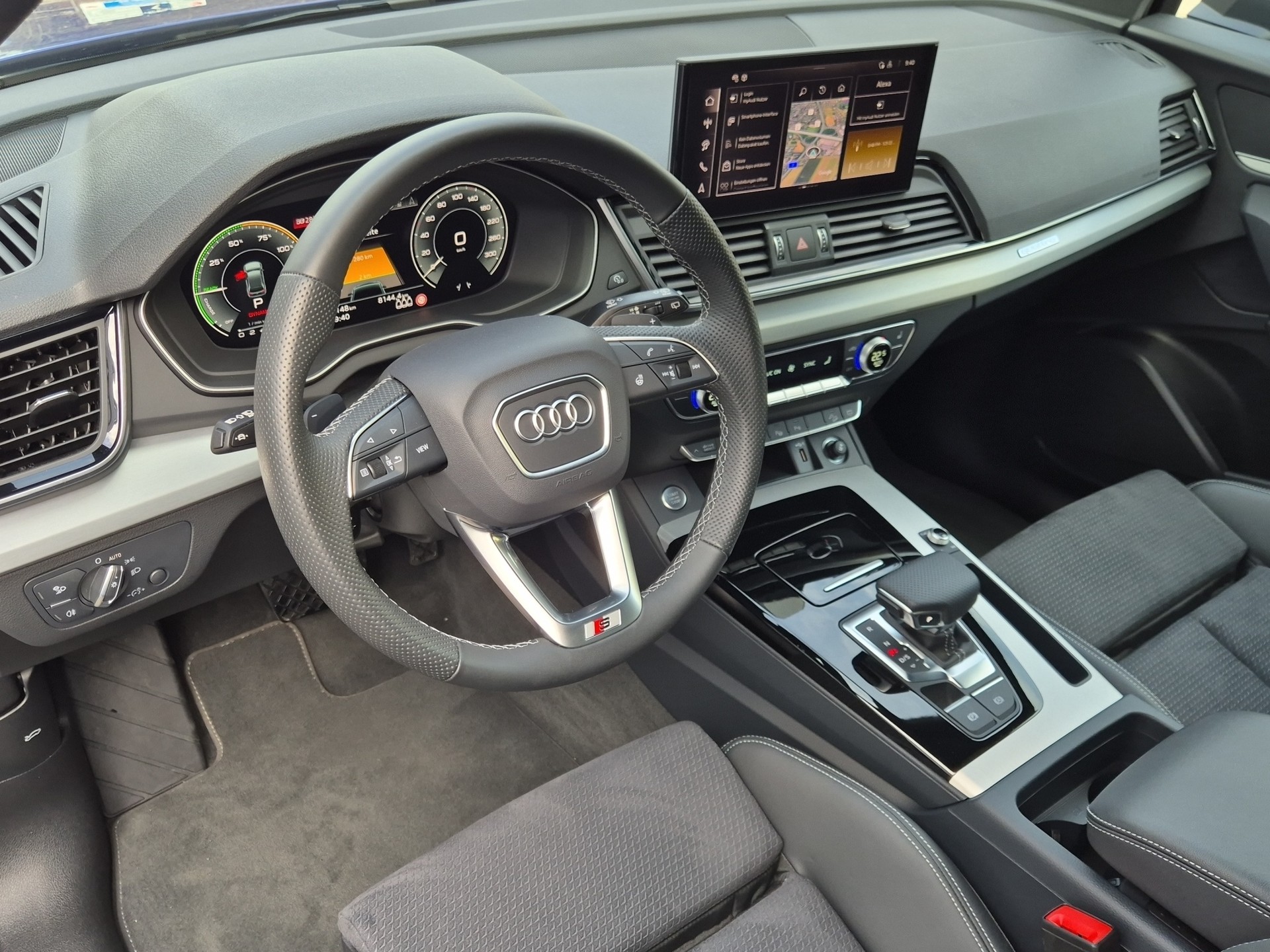 AUDI Q5 55 TFSI e PHEV S line quattro S-tronic-image-10