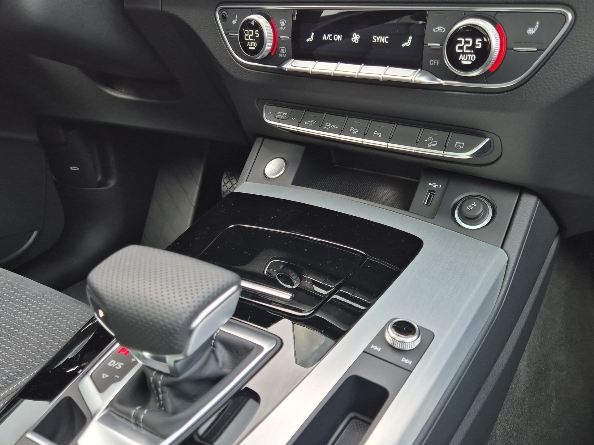AUDI Q5 55 TFSI e PHEV S line quattro S-tronic-image-16