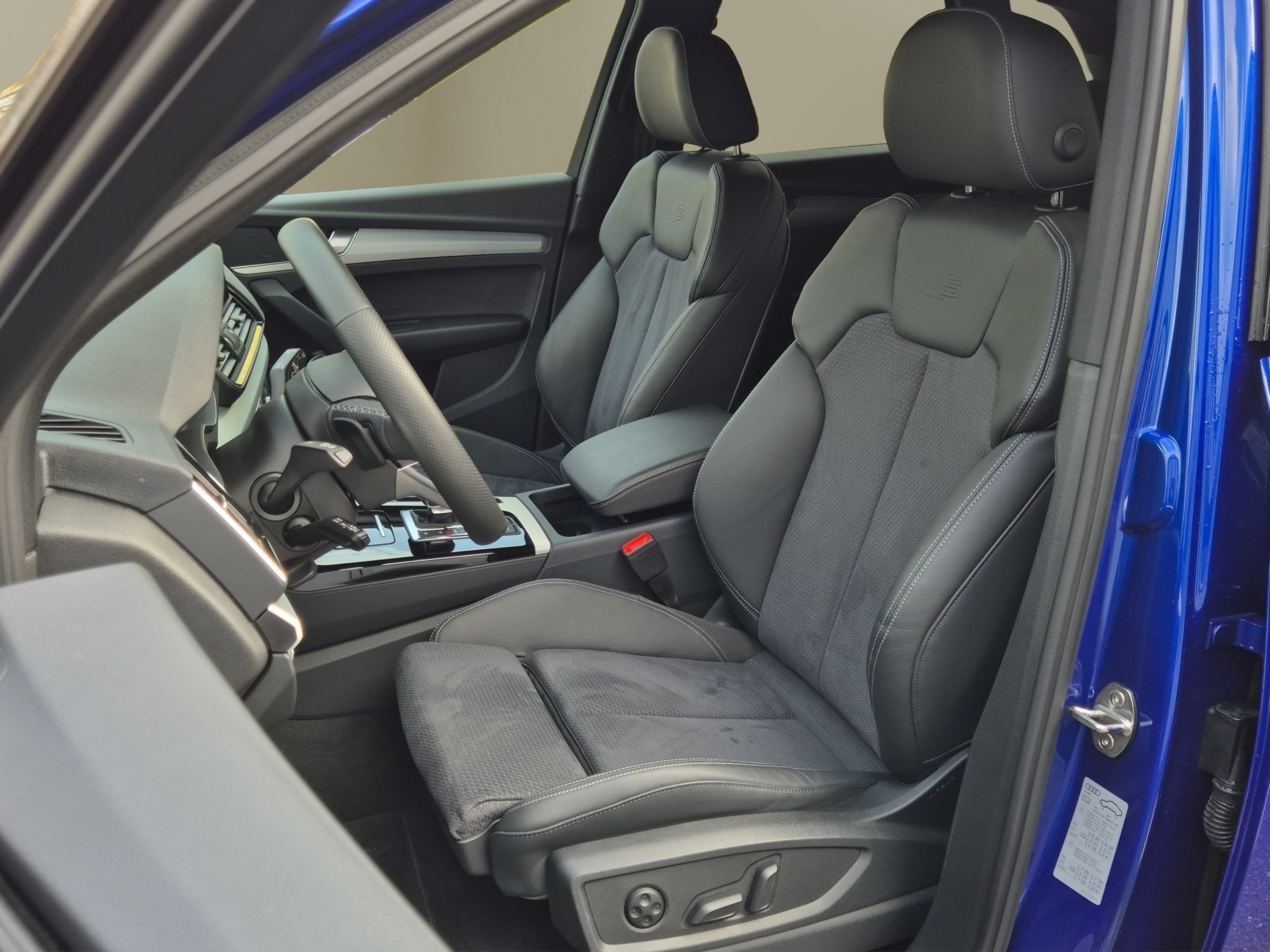 AUDI Q5 55 TFSI e PHEV S line quattro S-tronic-image-8