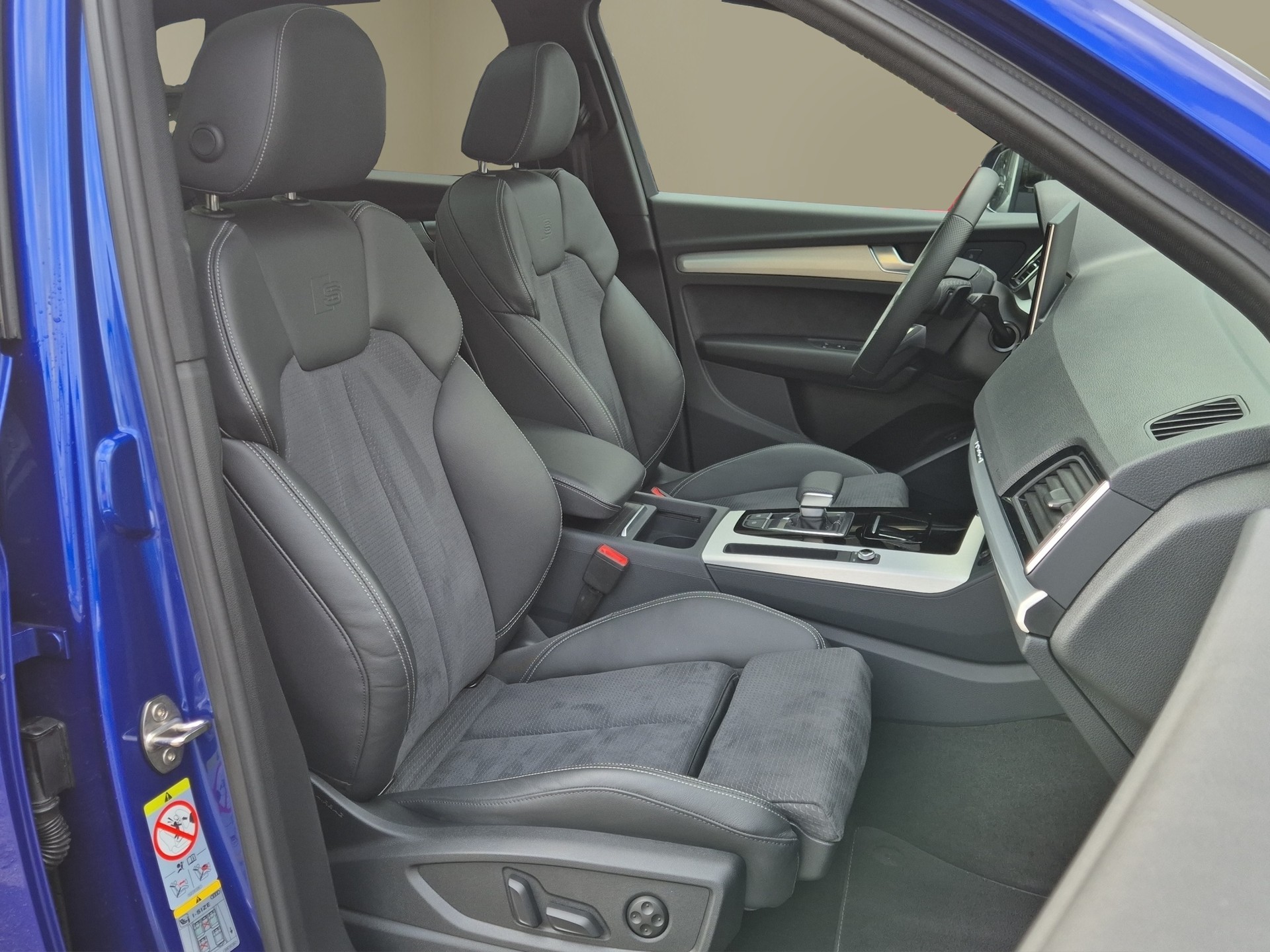 AUDI Q5 55 TFSI e PHEV S line quattro S-tronic-image-15