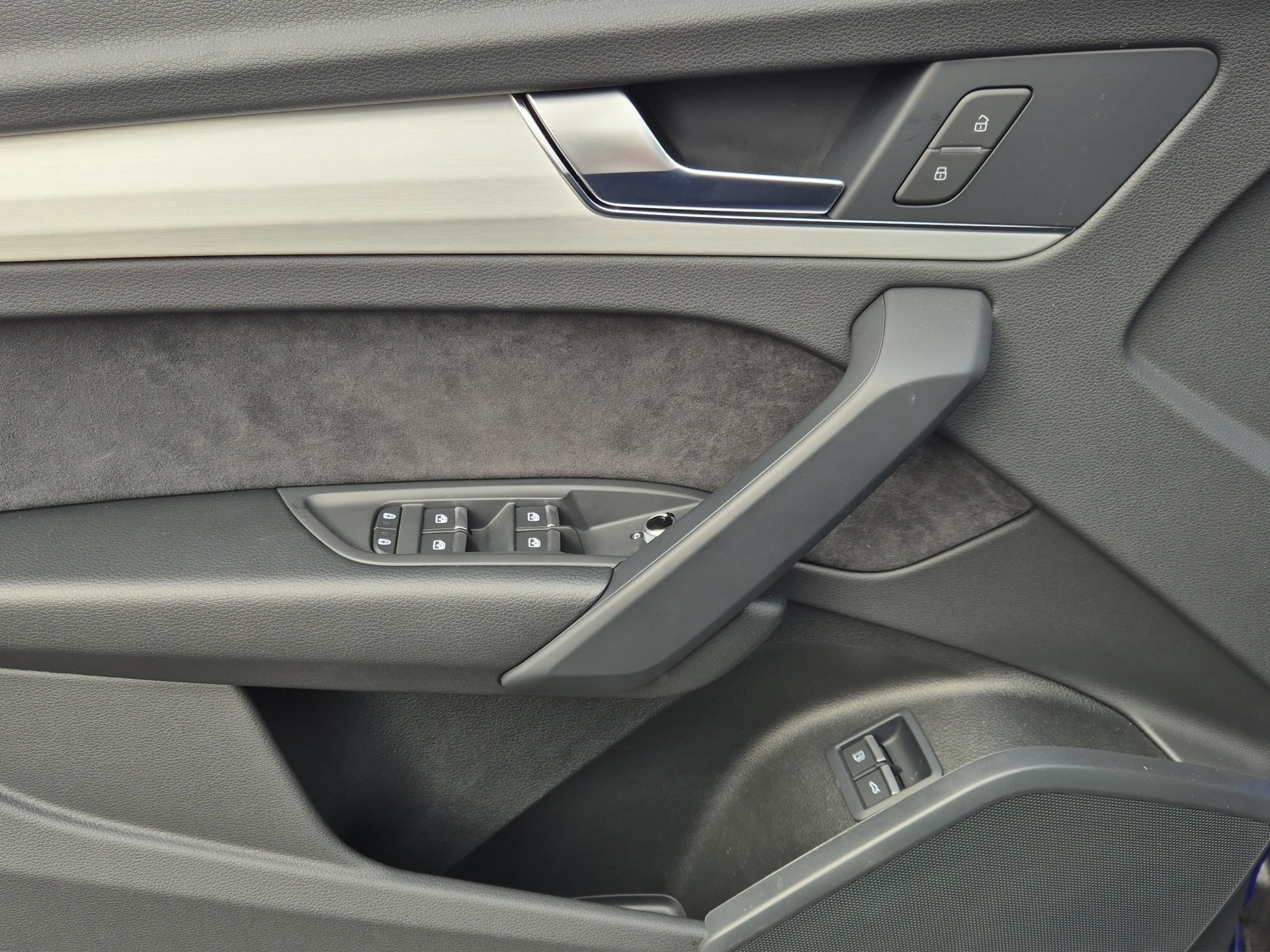 AUDI Q5 55 TFSI e PHEV S line quattro S-tronic-image-13