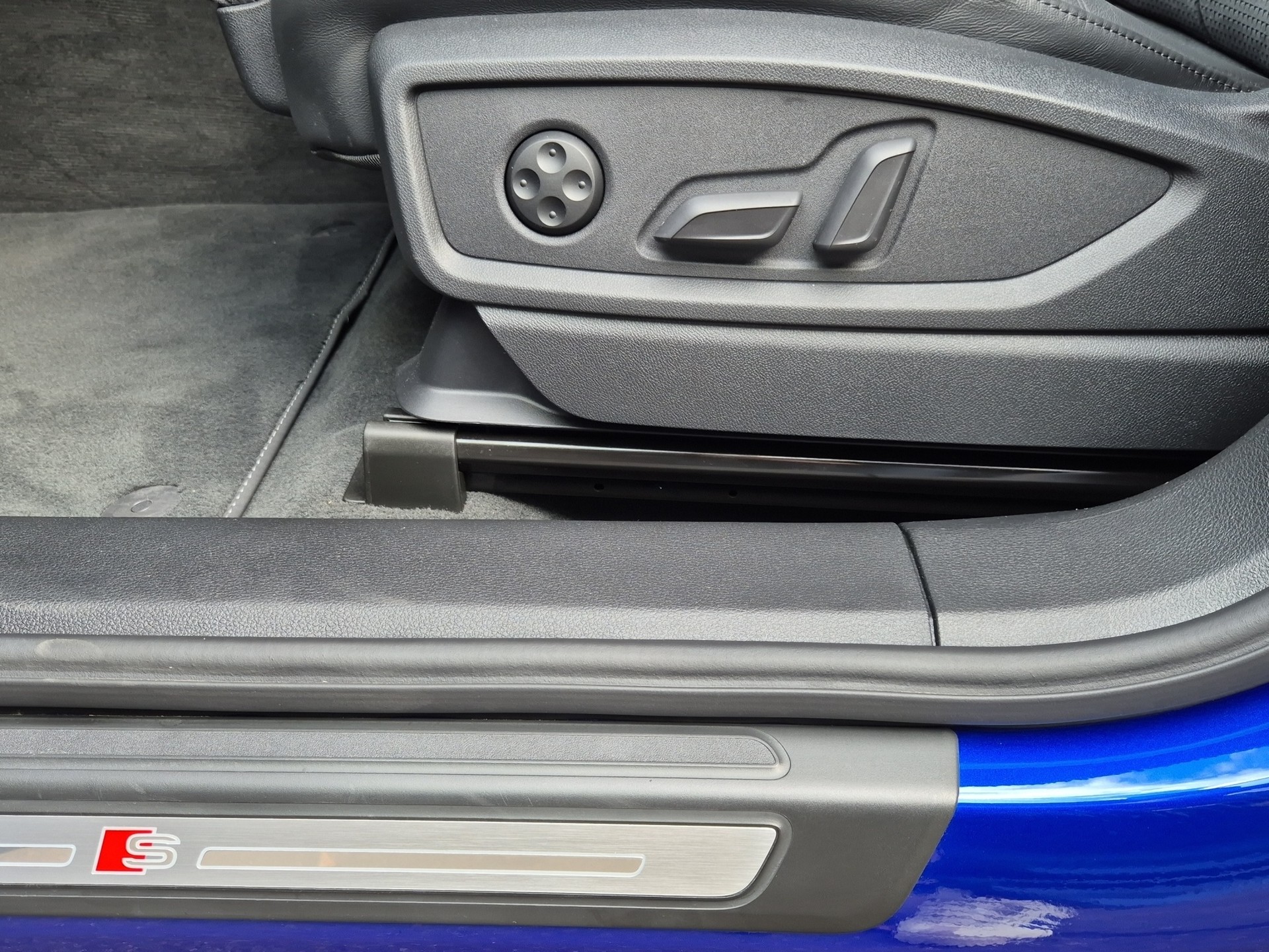 AUDI Q5 55 TFSI e PHEV S line quattro S-tronic-image-9