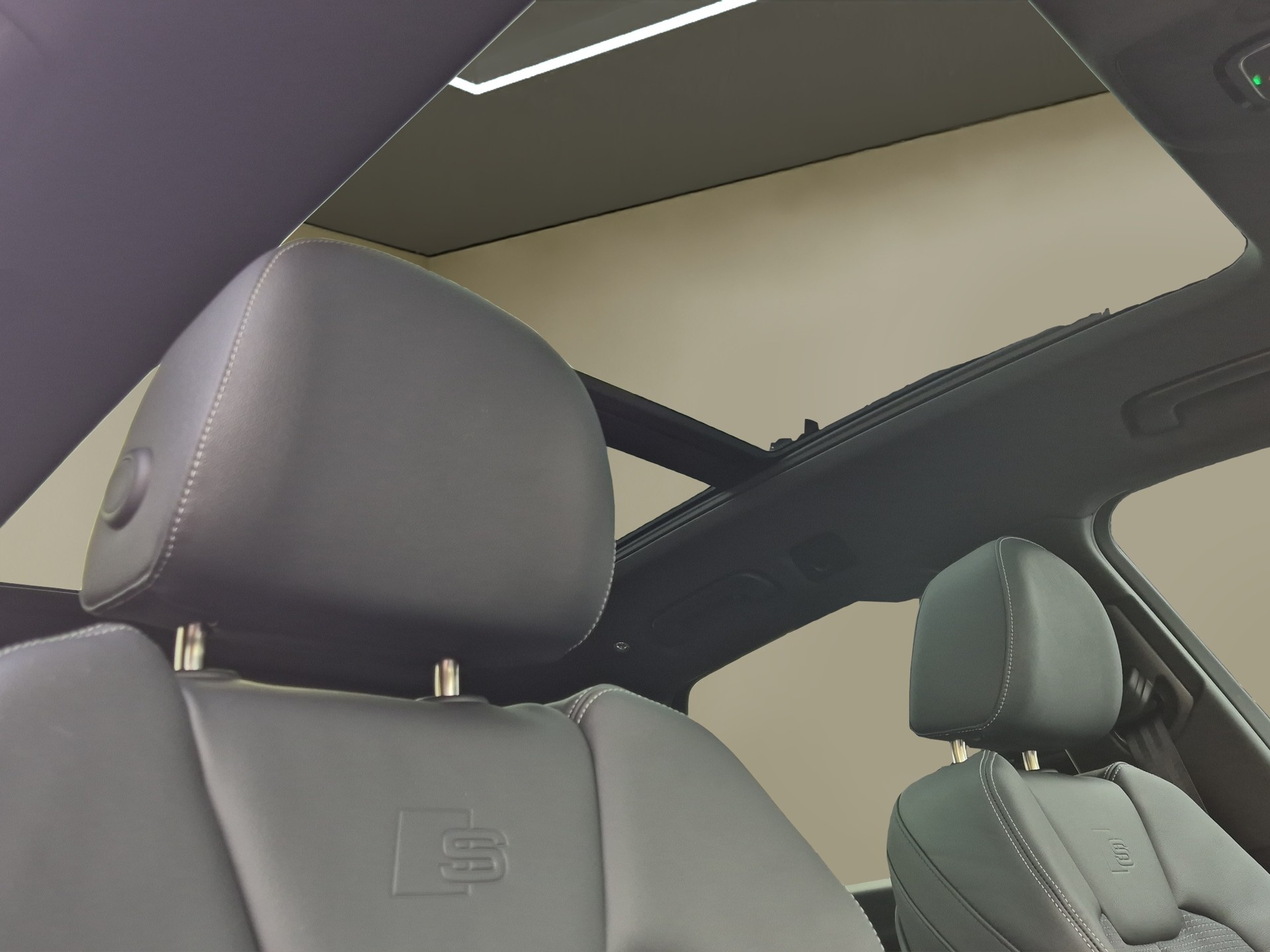 AUDI Q5 55 TFSI e PHEV S line quattro S-tronic-image-22