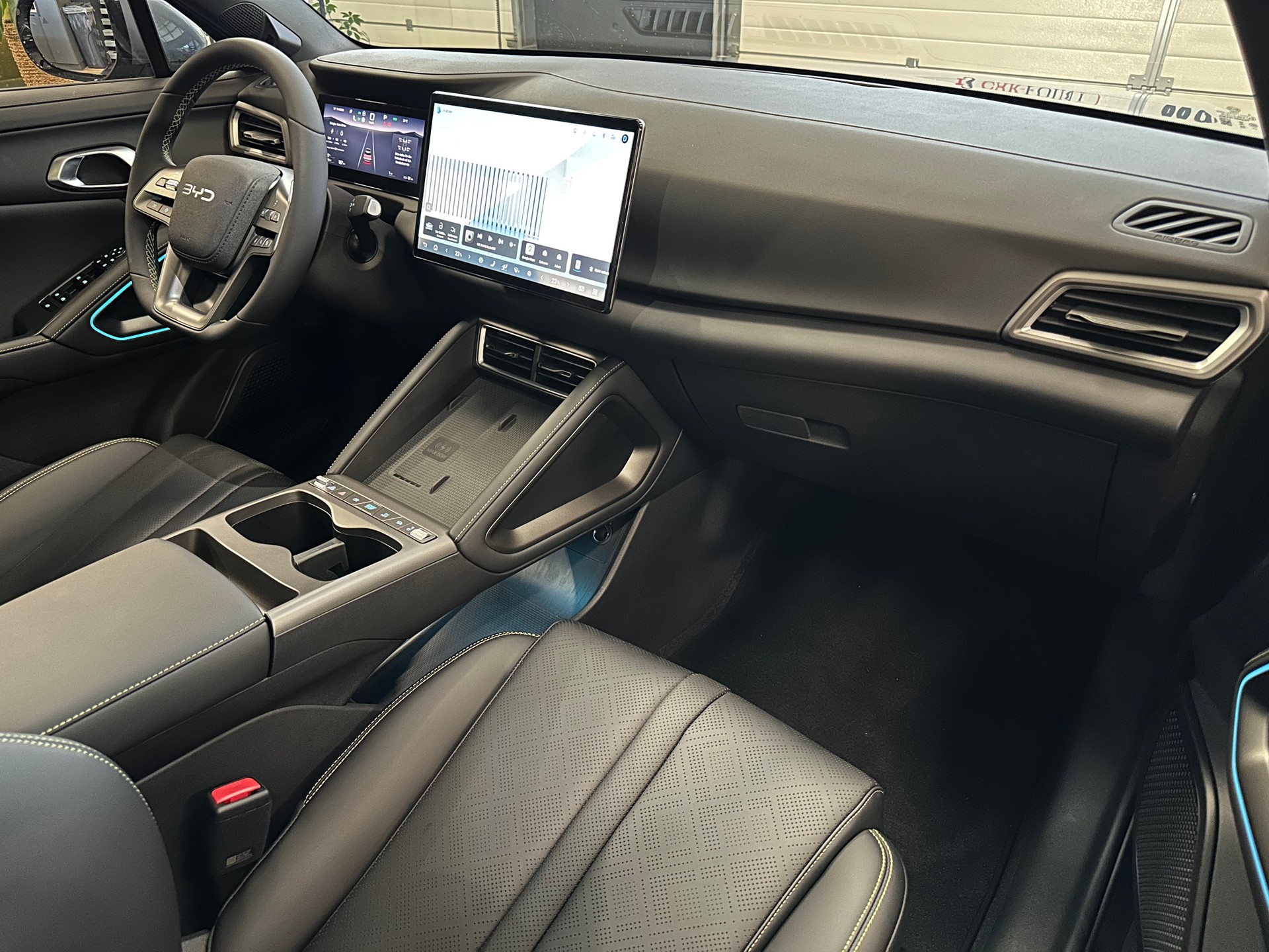 BYD Atto 2 DM-i Boost-image-24
