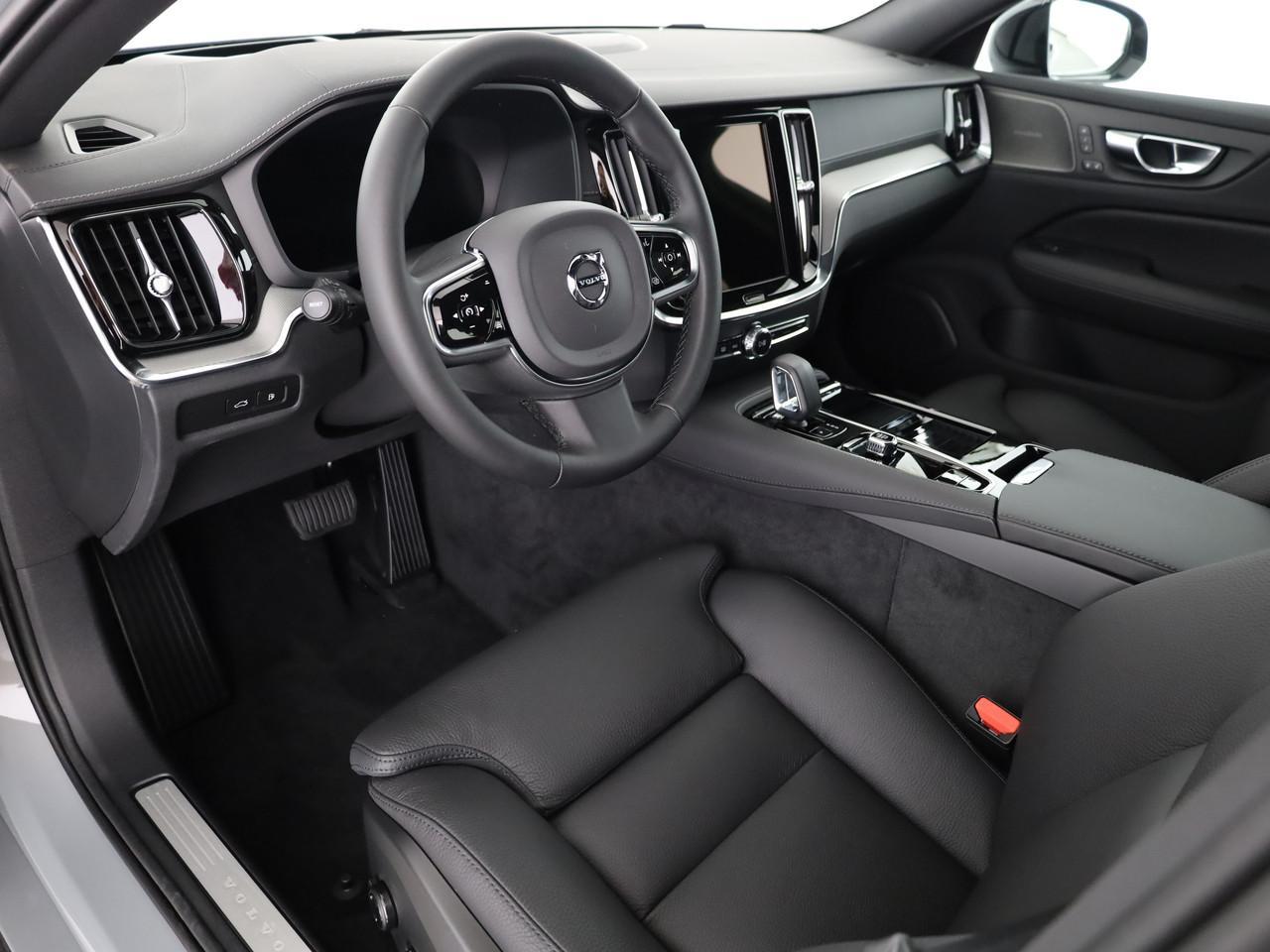 VOLVO V60 2.0 T6 TE Ultra Dark eAWD-image-6