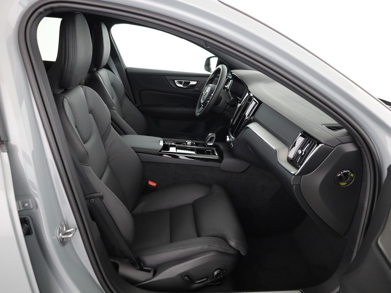 VOLVO V60 2.0 T6 TE Ultra Dark eAWD-image-8