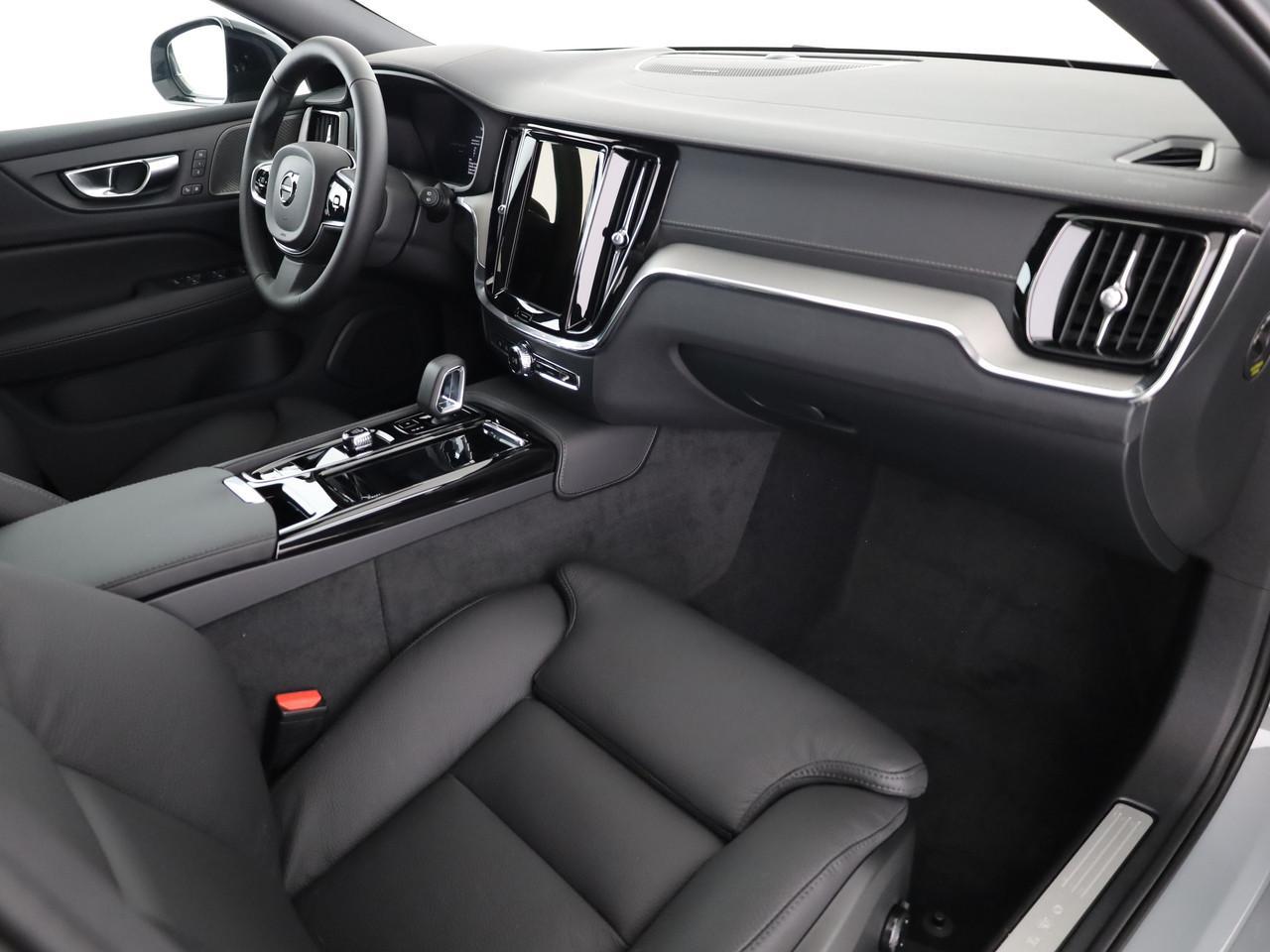 VOLVO V60 2.0 T6 TE Ultra Dark eAWD-image-7