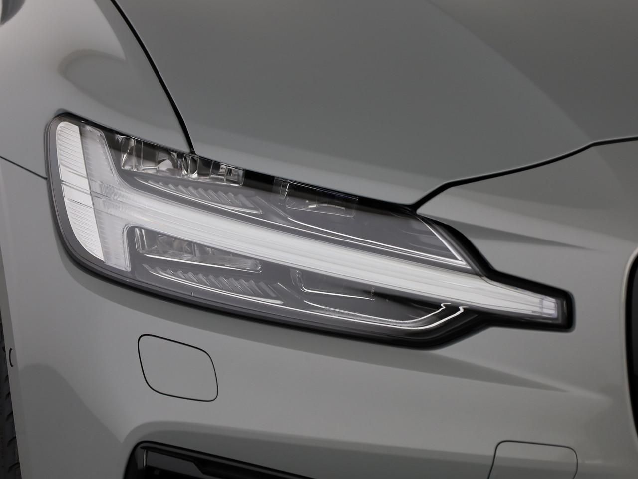 VOLVO V60 2.0 T6 TE Ultra Dark eAWD-image-5