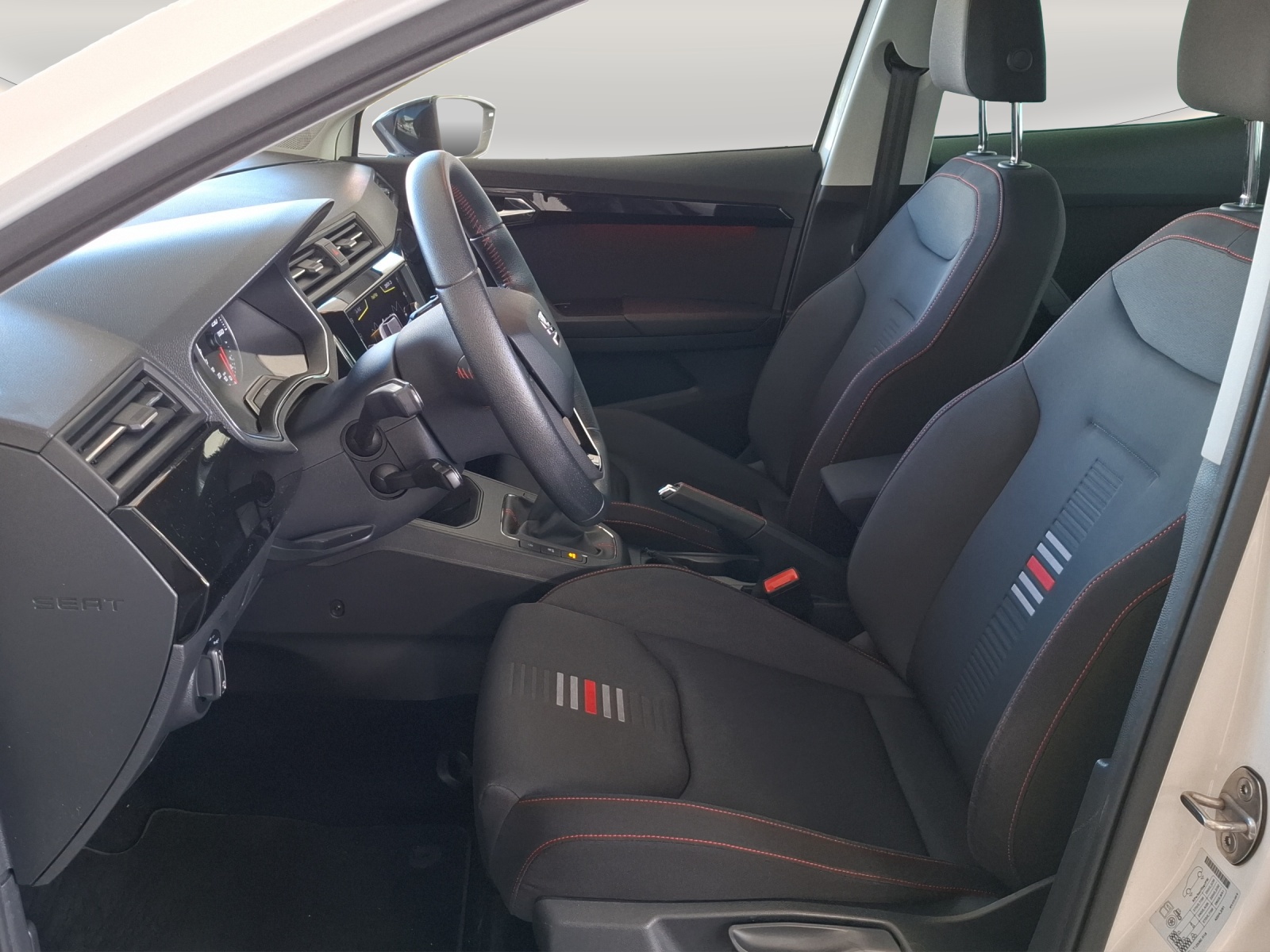 SEAT Ibiza 1.5 TSI EVO Swiss FR // 8-fach Aluminiumbereift-image-8