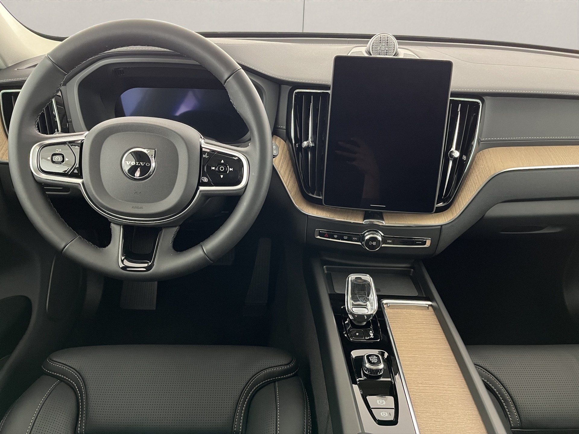 VOLVO XC60 2.0 T8 TE Ultra Dark eAWD-image-9