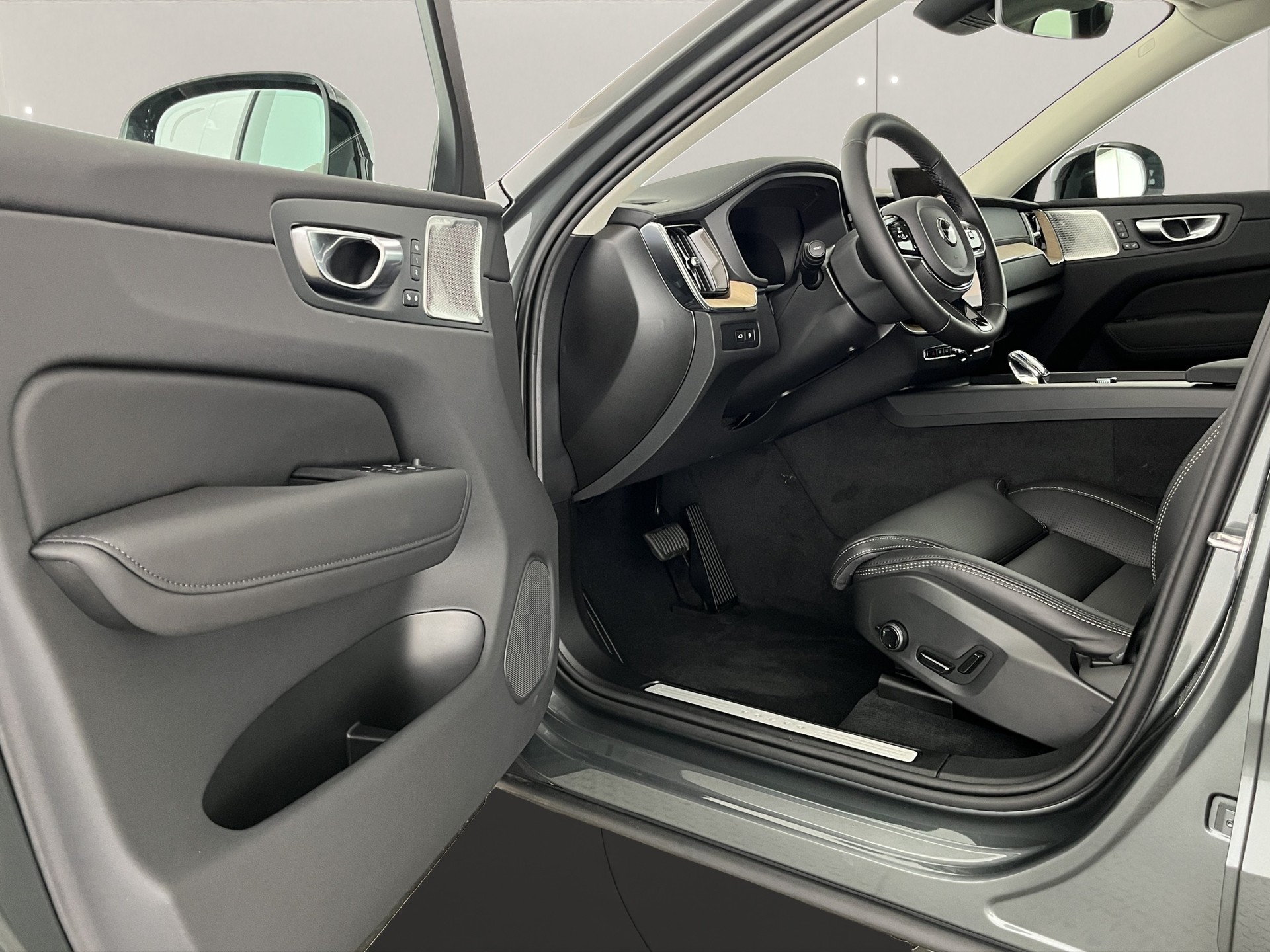 VOLVO XC60 2.0 T8 TE Ultra Dark eAWD-image-8