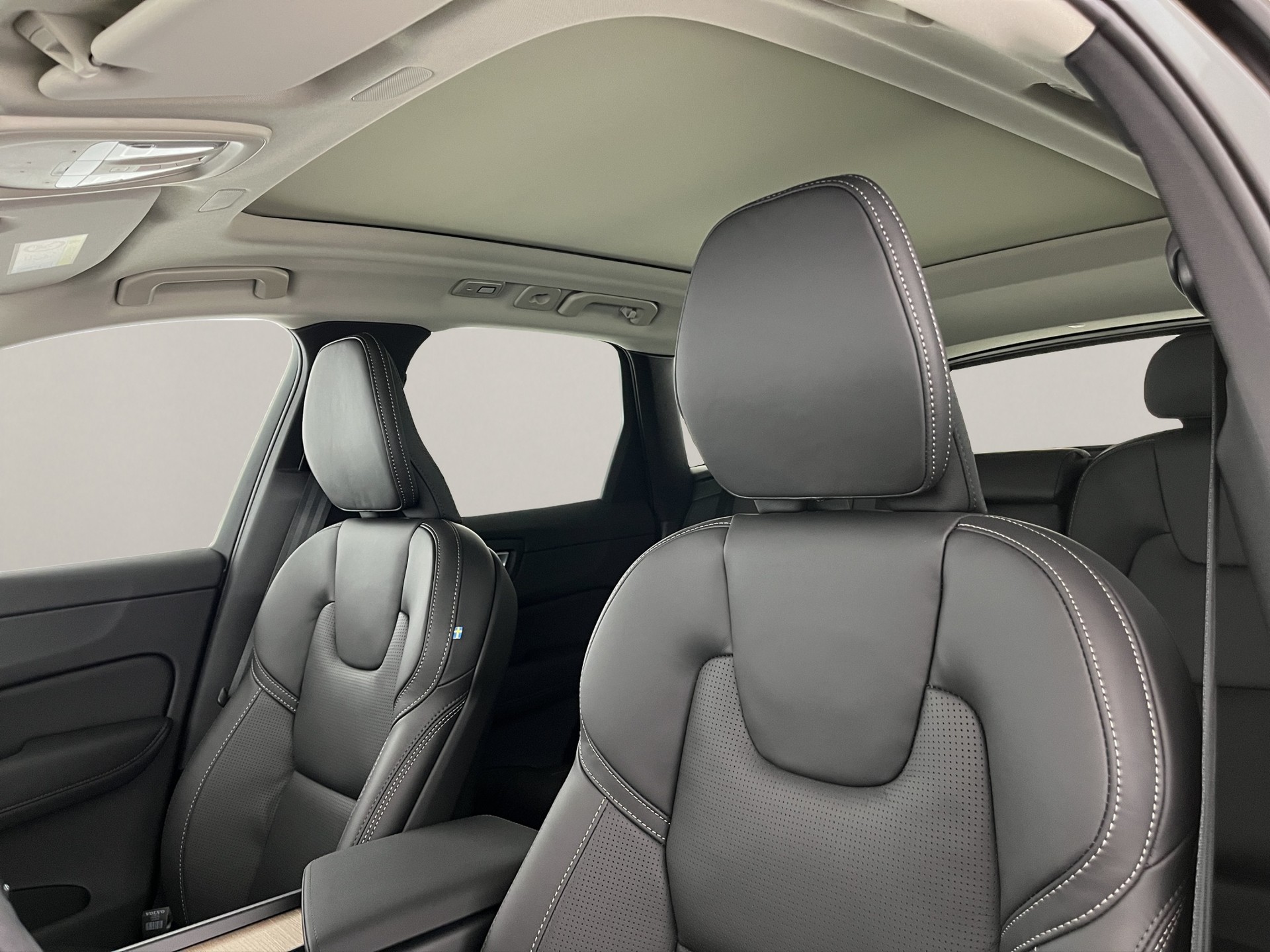 VOLVO XC60 2.0 T8 TE Ultra Dark eAWD-image-17