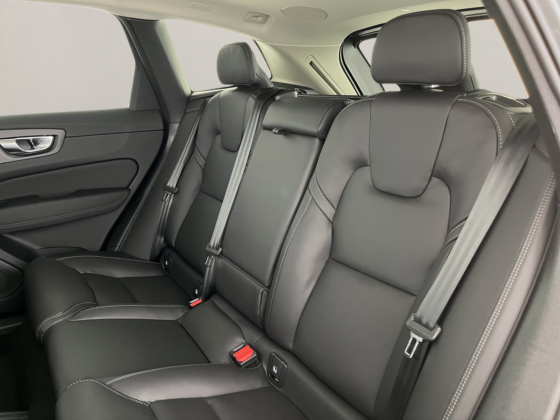 VOLVO XC60 2.0 T8 TE Ultra Dark eAWD-image-16
