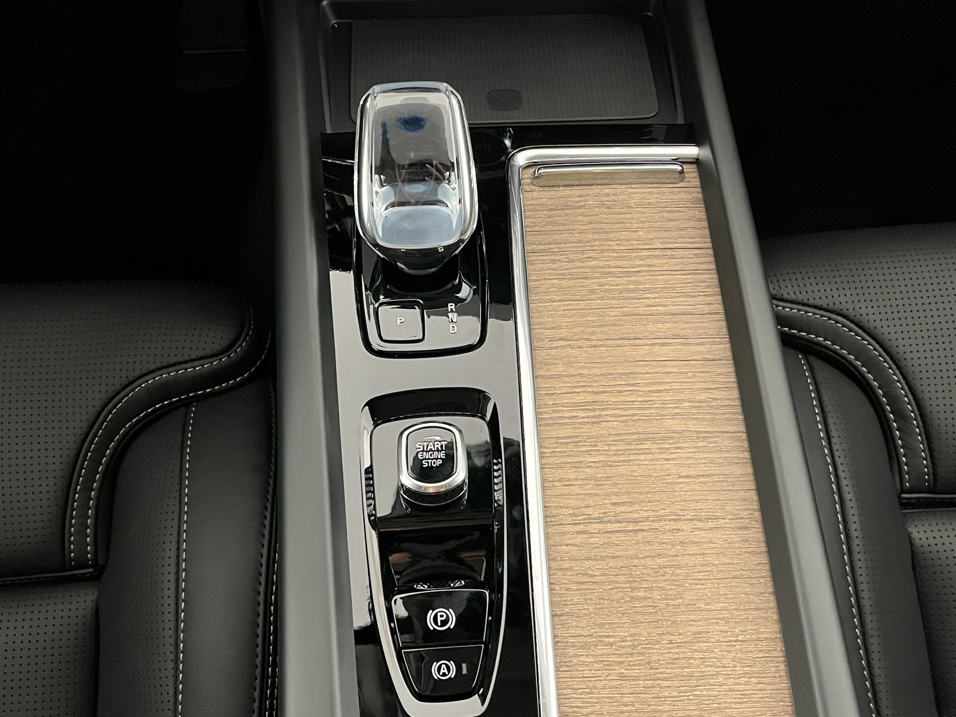 VOLVO XC60 2.0 T8 TE Ultra Dark eAWD-image-14