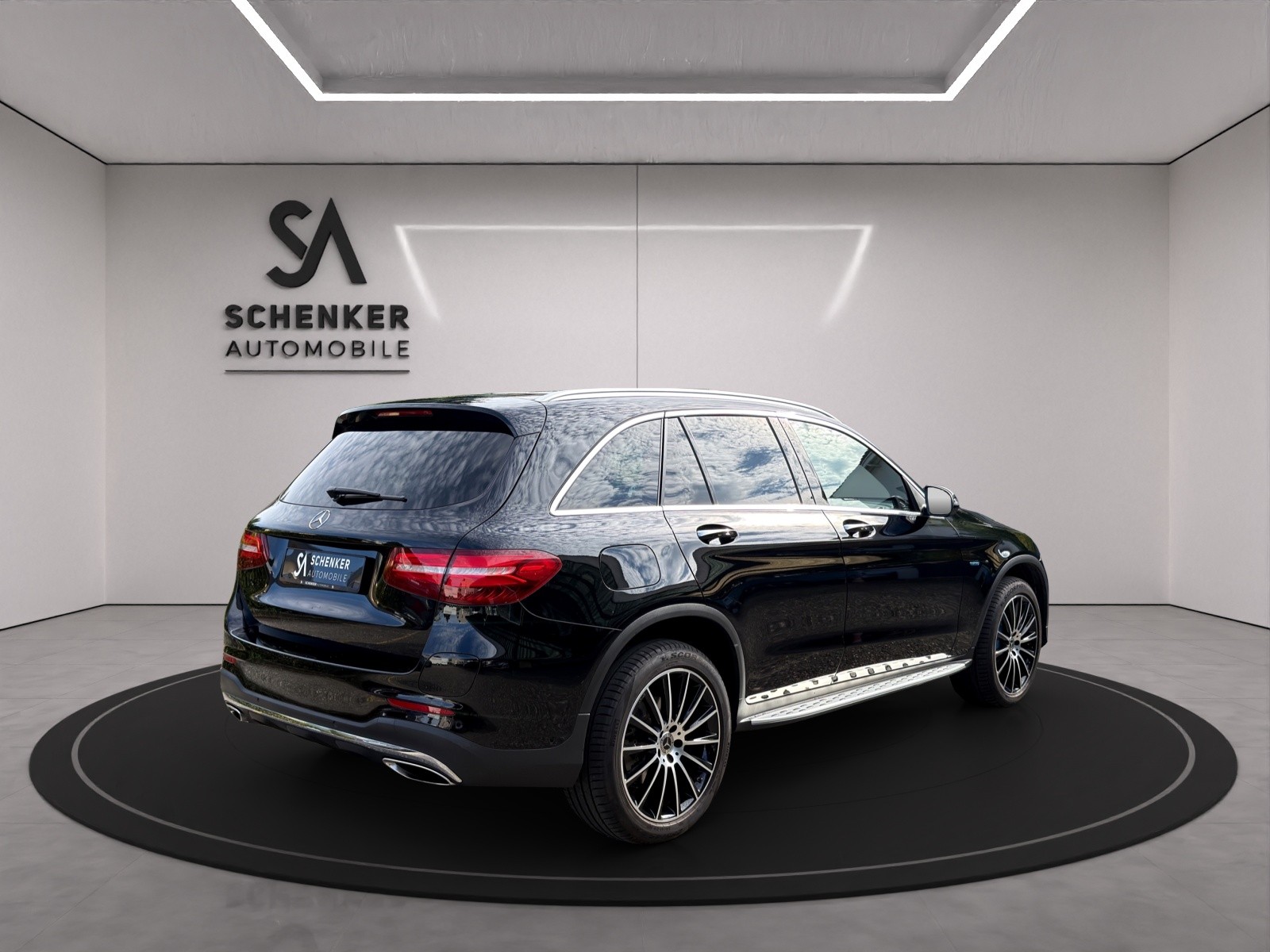 MERCEDES-BENZ GLC 350 e AMG Line 4Matic 7G-Tronic-image-4