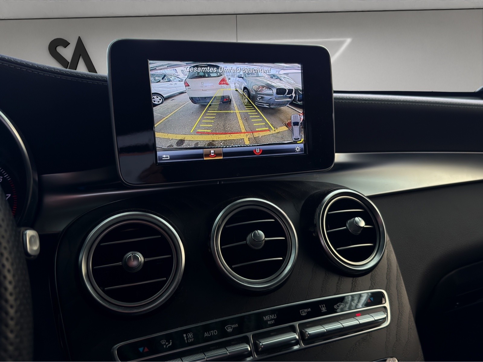 MERCEDES-BENZ GLC 350 e AMG Line 4Matic 7G-Tronic-image-16
