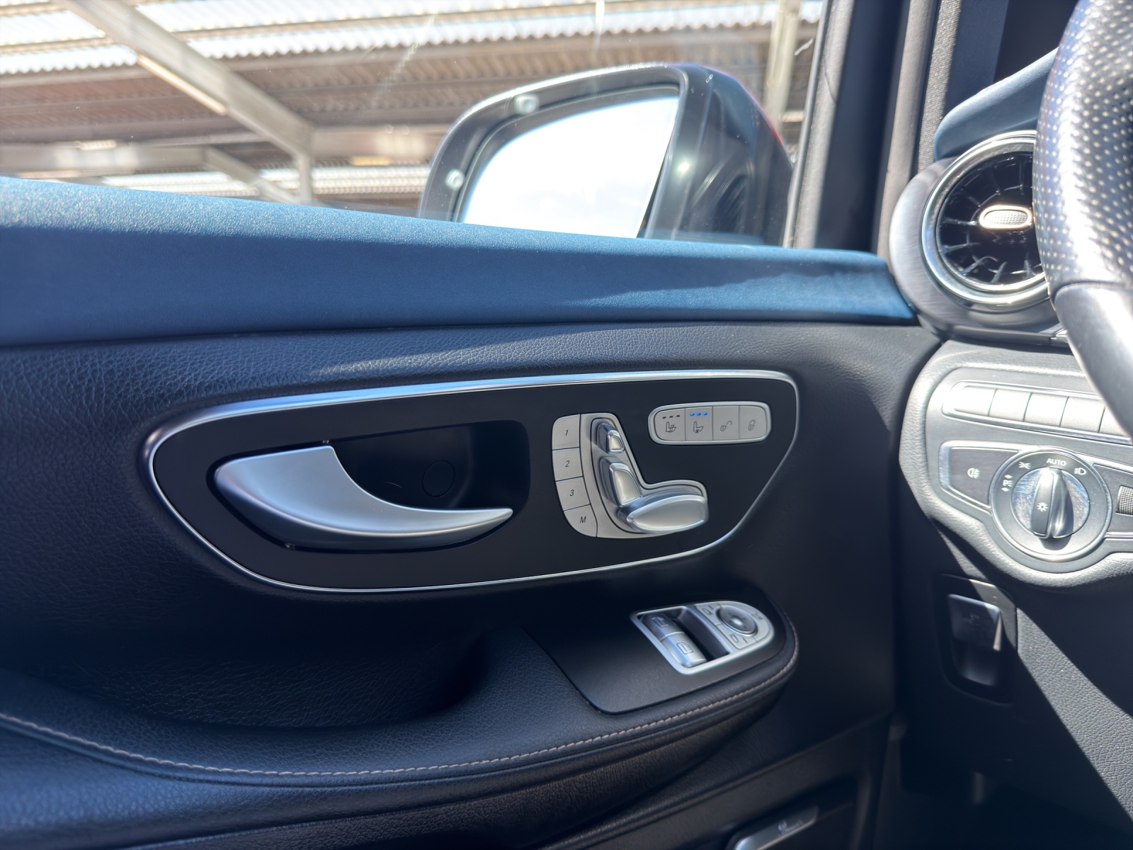 MERCEDES-BENZ EQV 300 lang-image-20