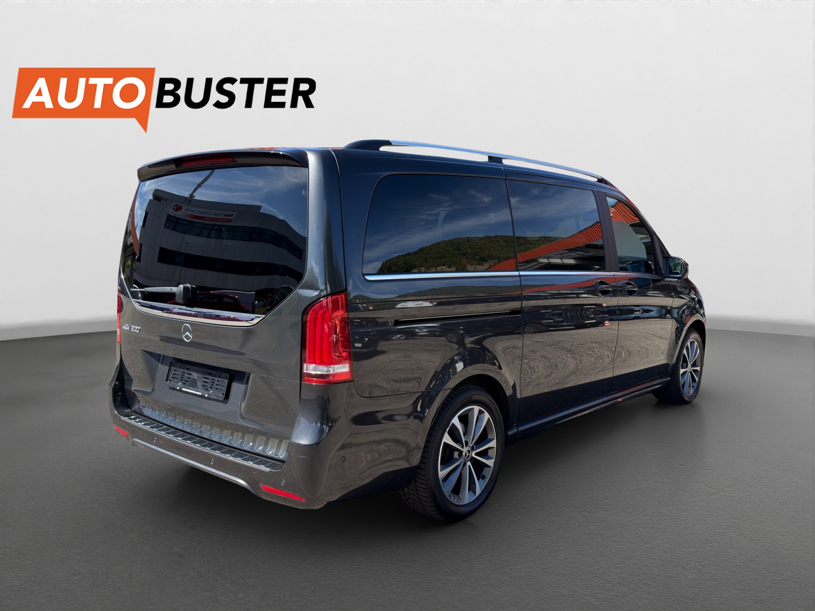 MERCEDES-BENZ EQV 300 lang-image-4