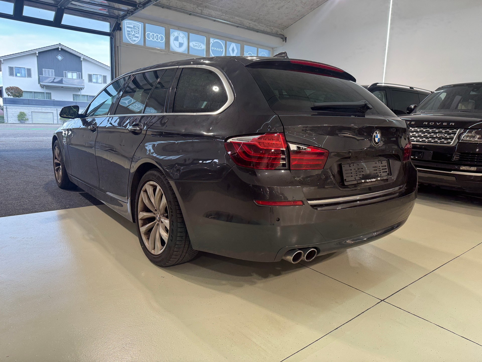 BMW 530d Touring Luxury Line Steptronic-image-5