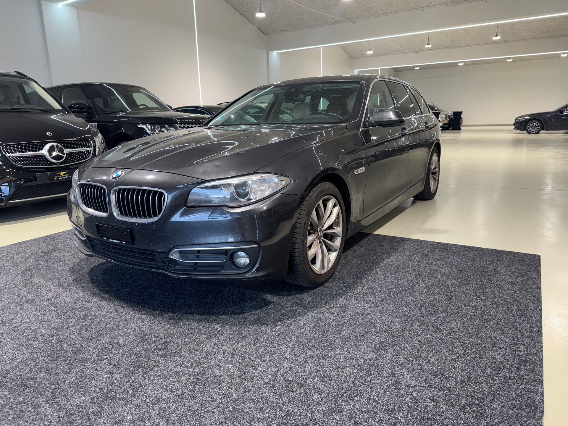 BMW 530d Touring Luxury Line Steptronic-image-1