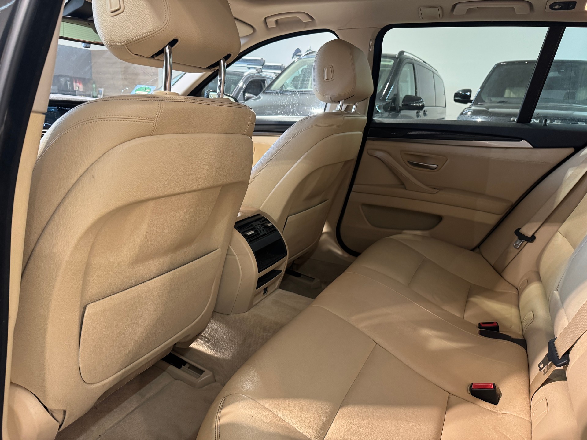 BMW 530d Touring Luxury Line Steptronic-image-11