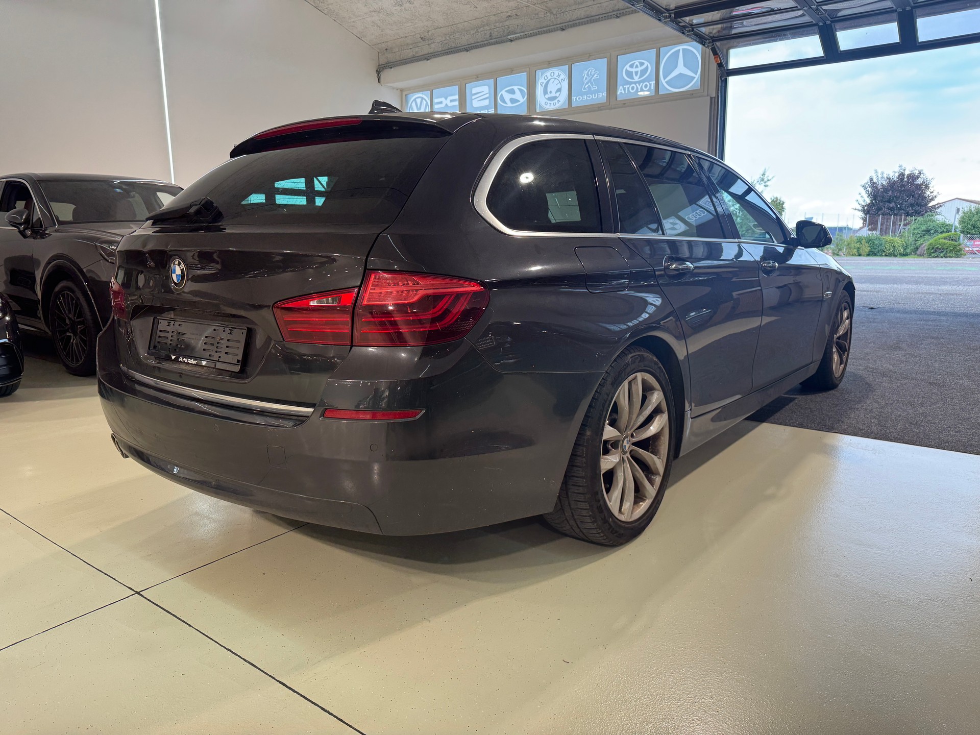 BMW 530d Touring Luxury Line Steptronic-image-6