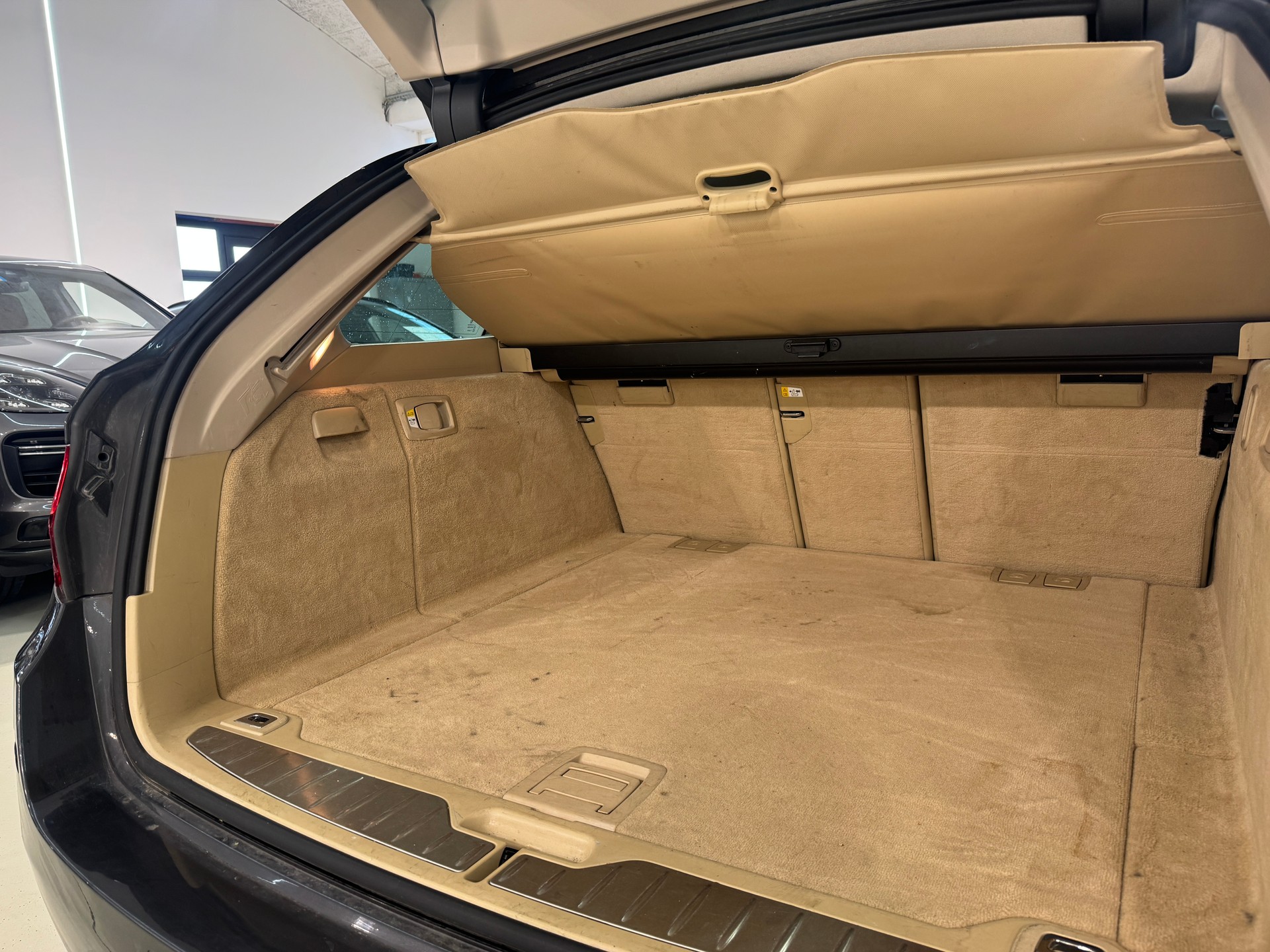 BMW 530d Touring Luxury Line Steptronic-image-10