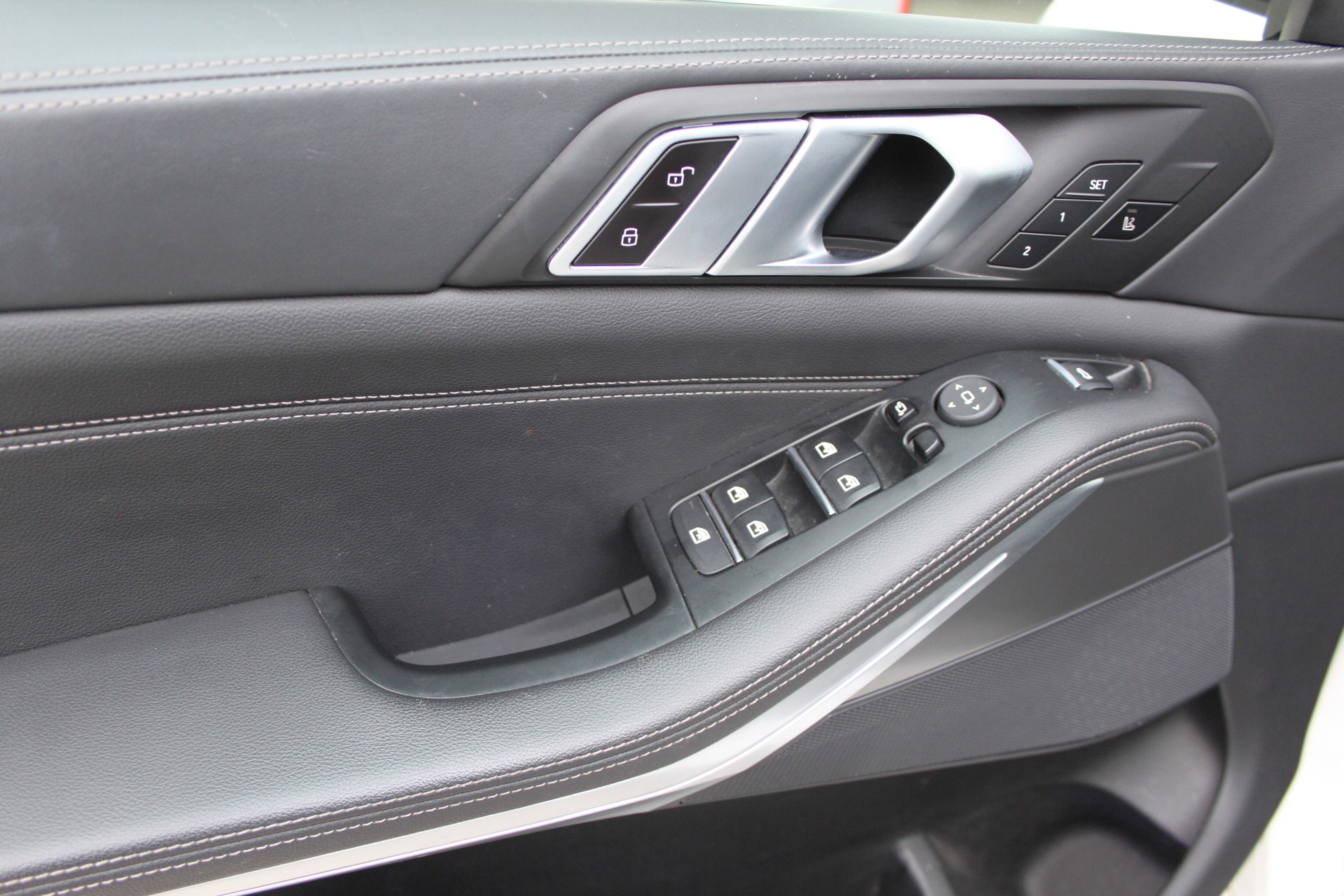 BMW X5 xDrive 48V 40d M Sport Steptronic-image-23