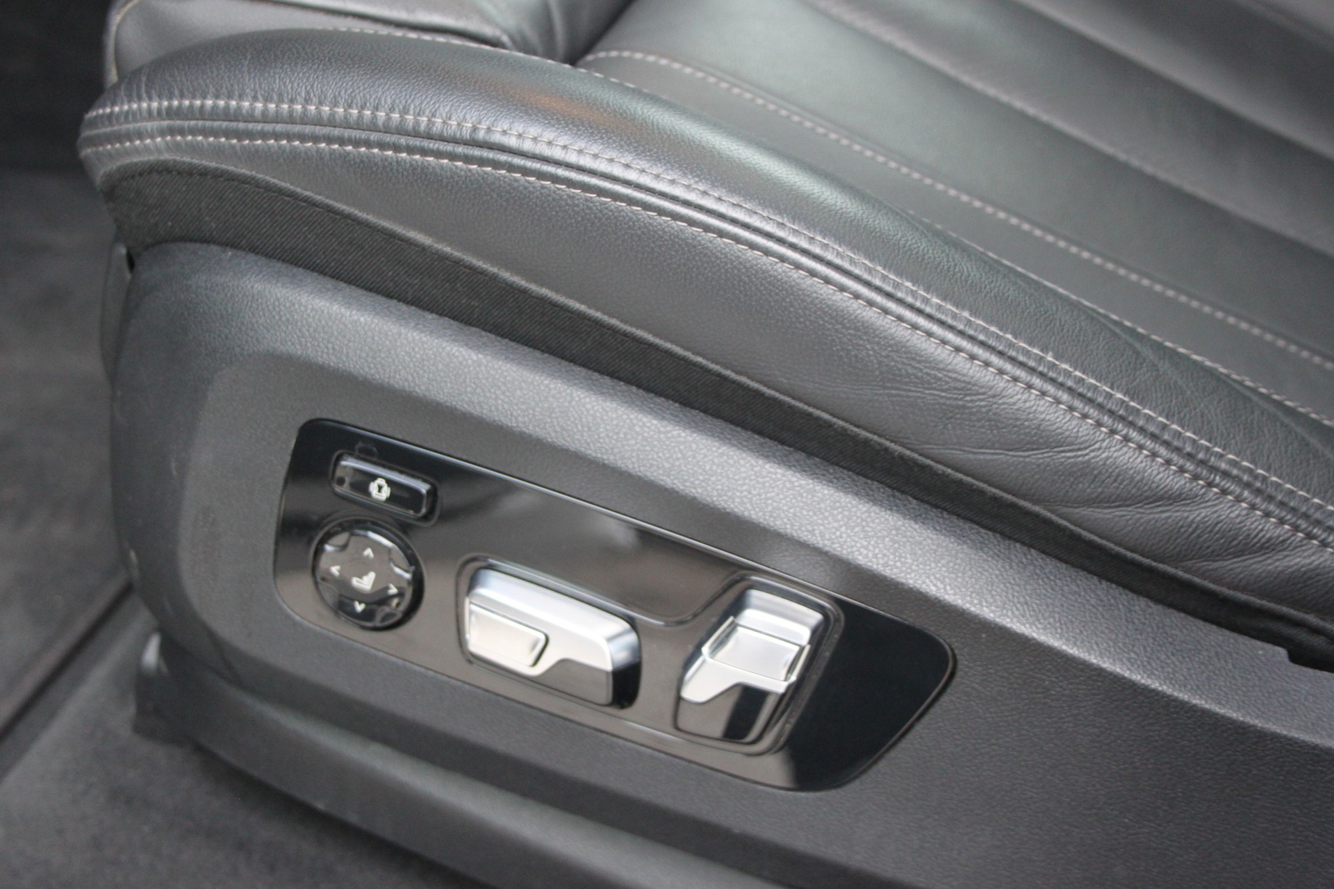 BMW X5 xDrive 48V 40d M Sport Steptronic-image-22